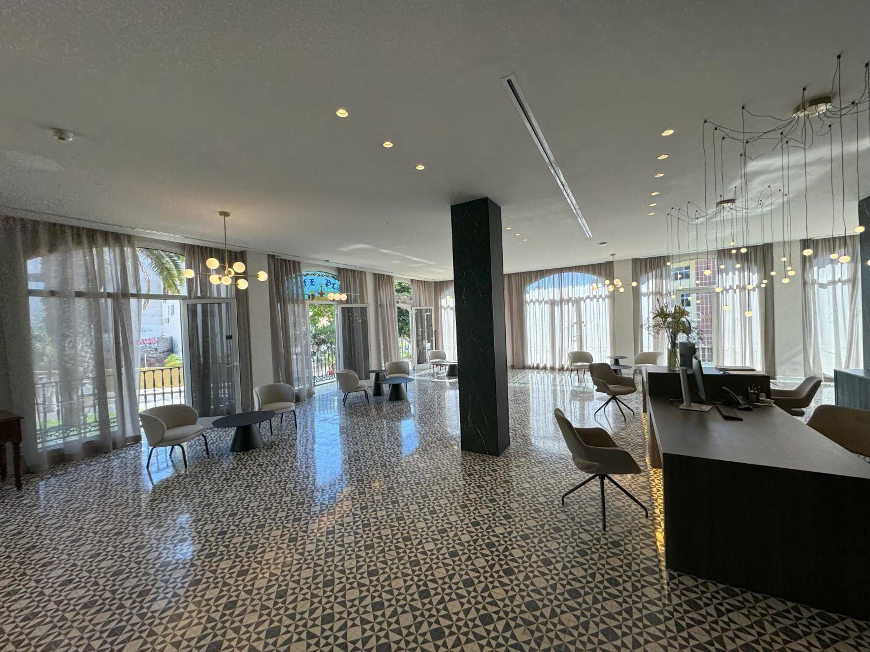 Hotel Reveron Plaza — 5