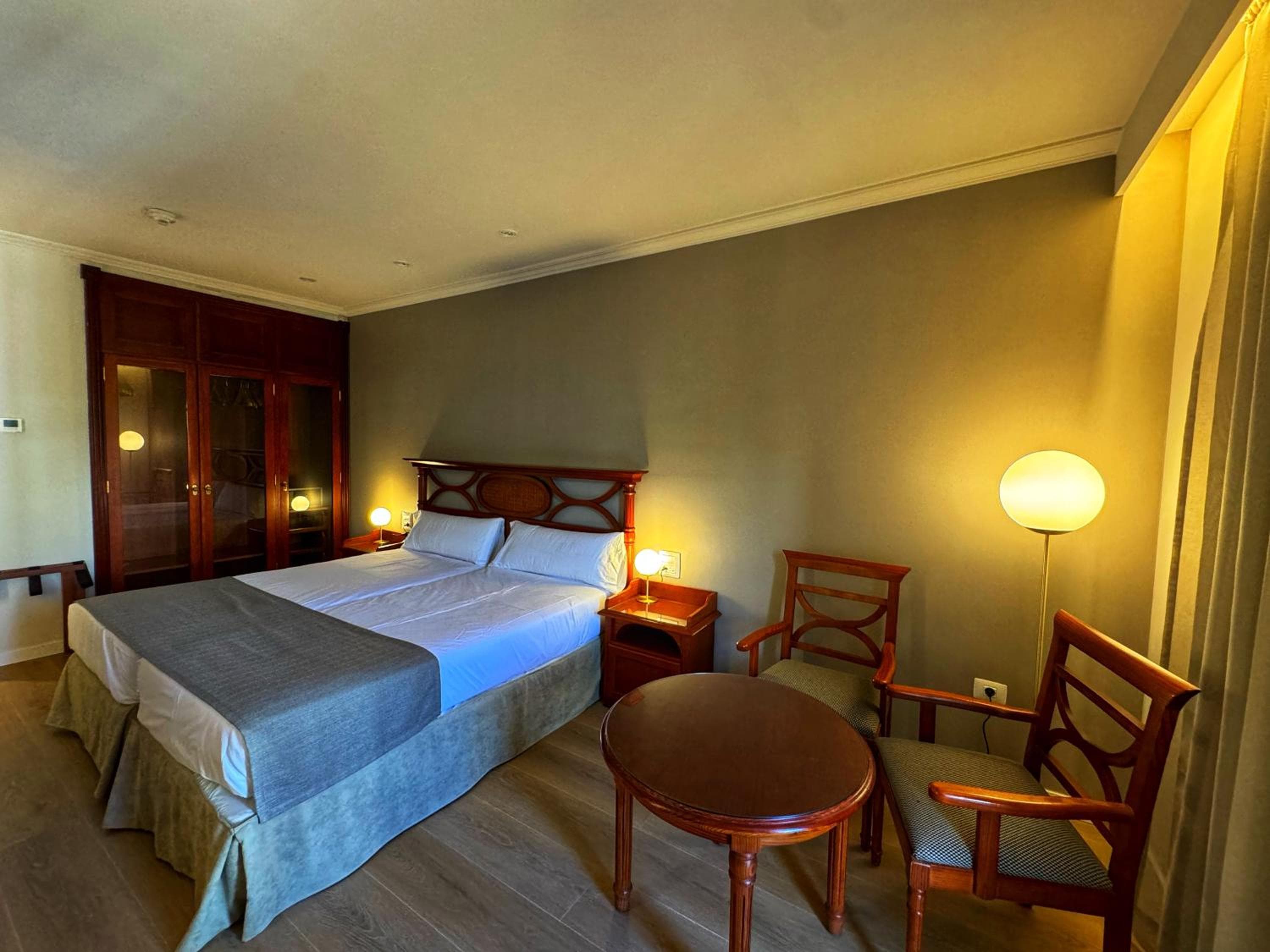 Hotel Reveron Plaza — 4