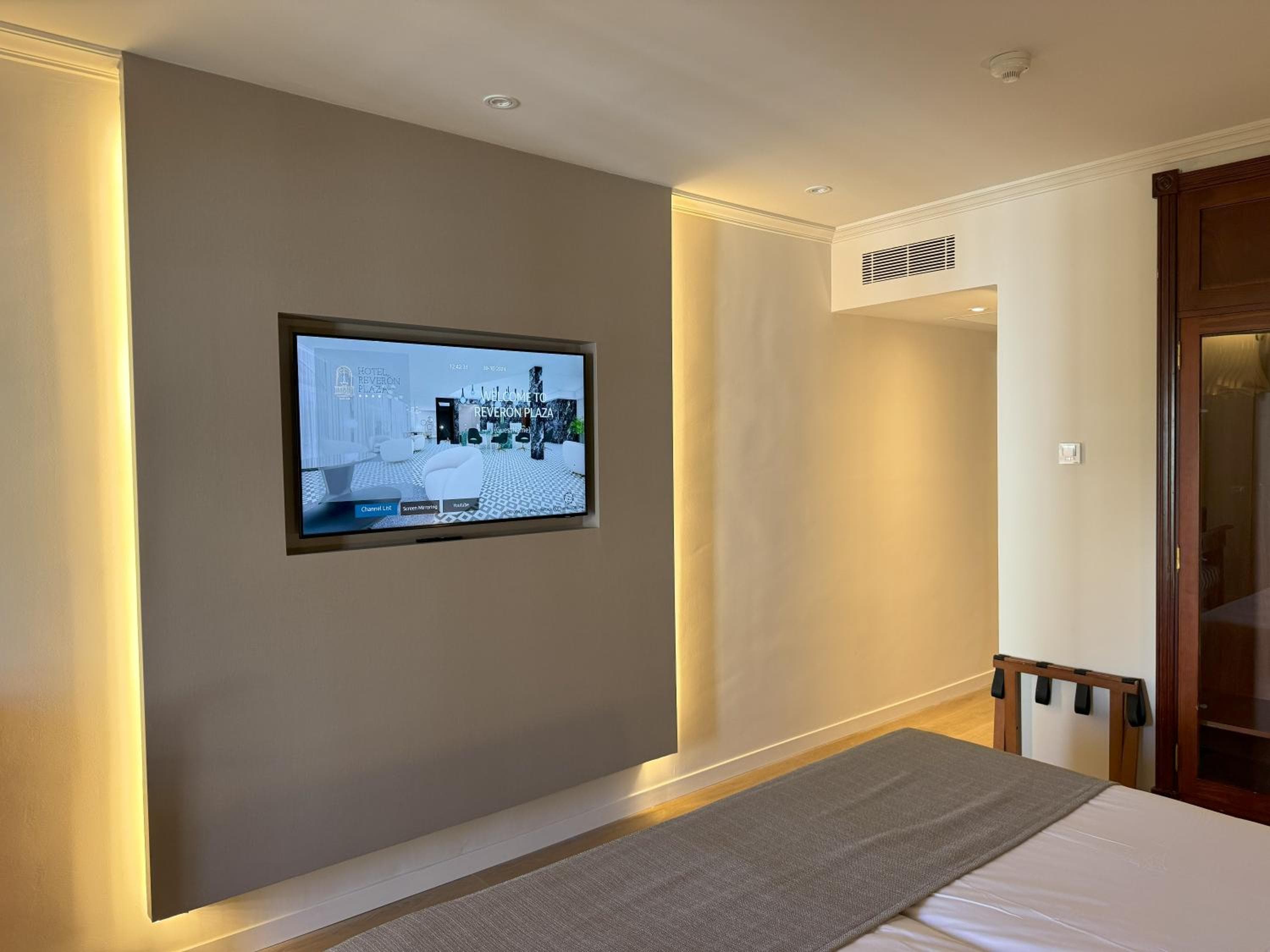 Hotel Reveron Plaza — 3