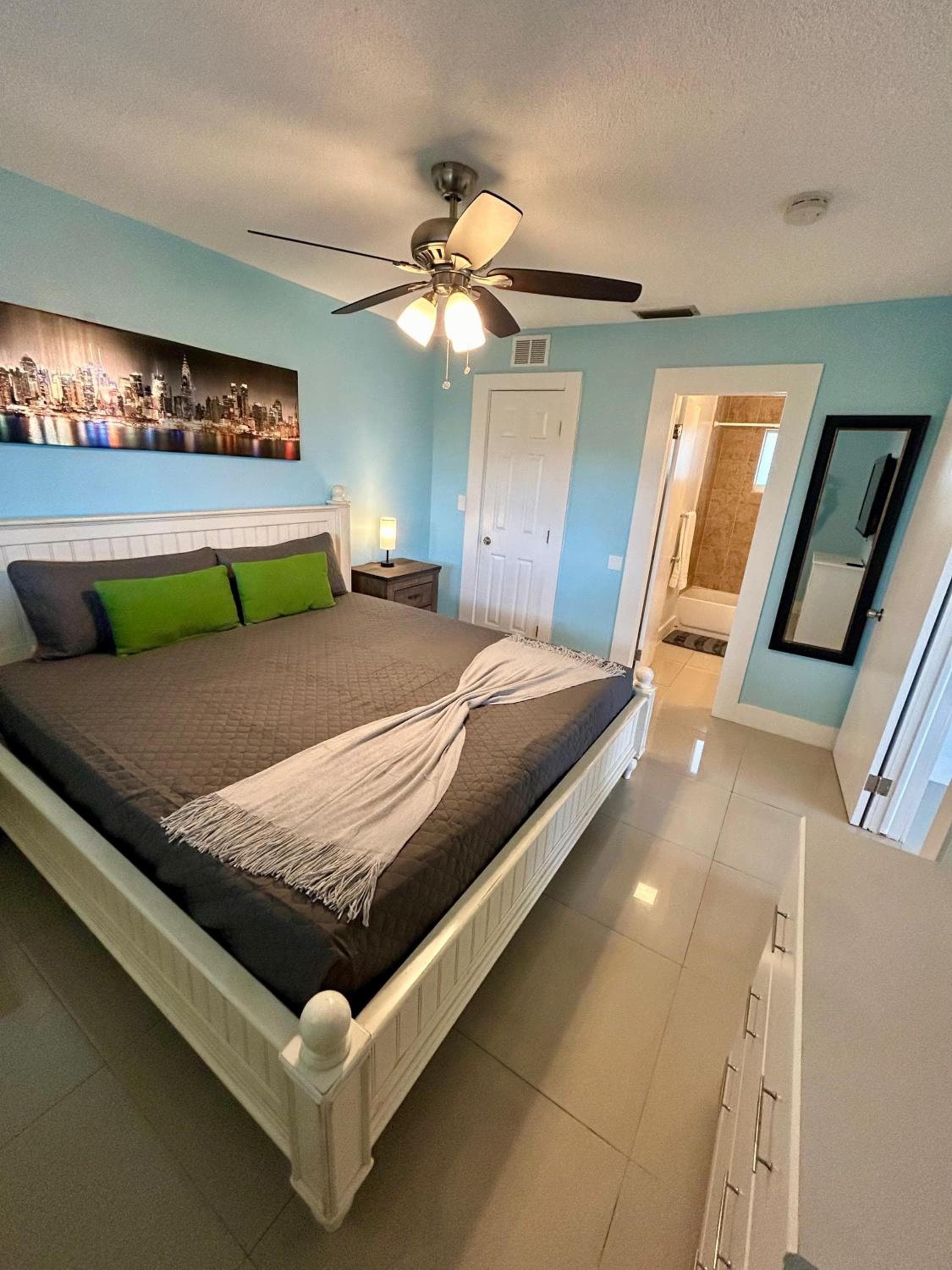 2 min walk to beach with free parking at Lauderdale 17-1 — 24