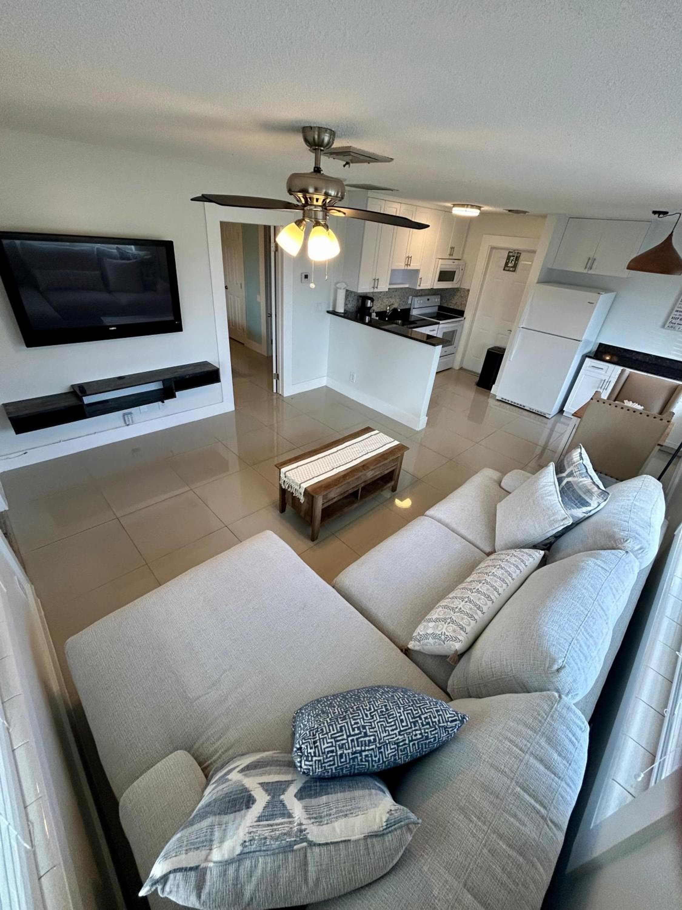 2 min walk to beach with free parking at Lauderdale 17-1 — 20