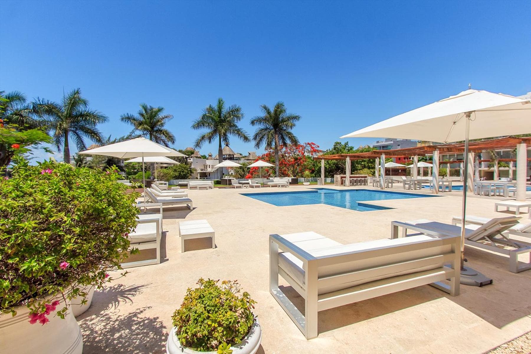 Gorgeous Magia Beachside Condos by Stella Rentals! — 24