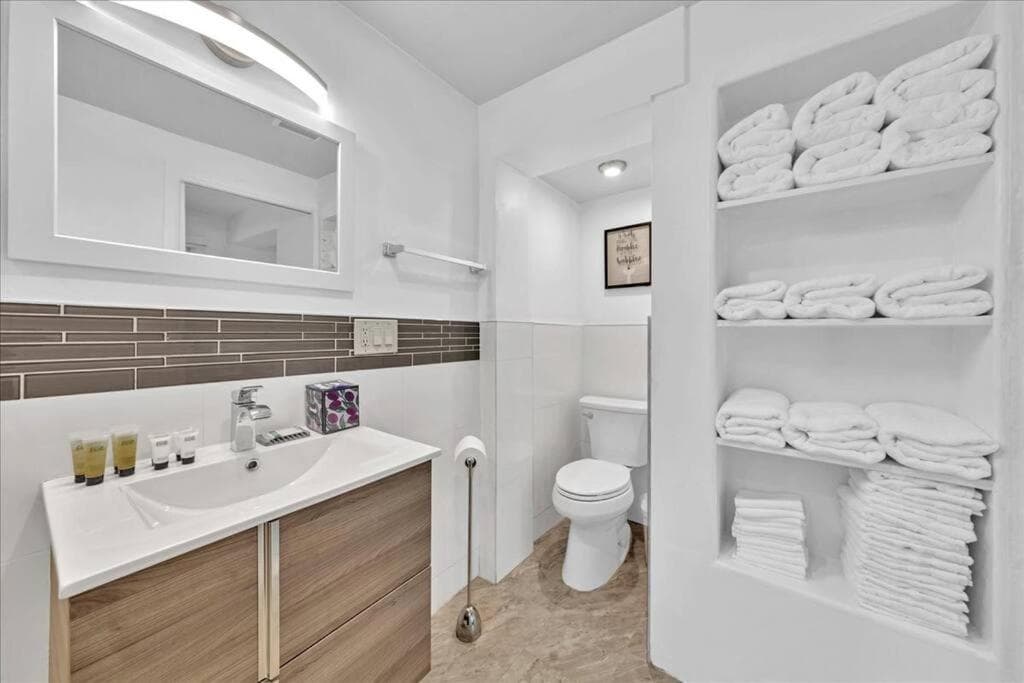 Sunny Days Getaway, Familie Zuhause mit beheiztem Pool, 5BD! — 19