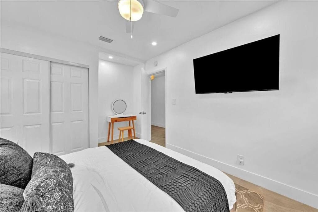 Sunny Days Getaway, 5BD Heated Pool Family Home! — 23