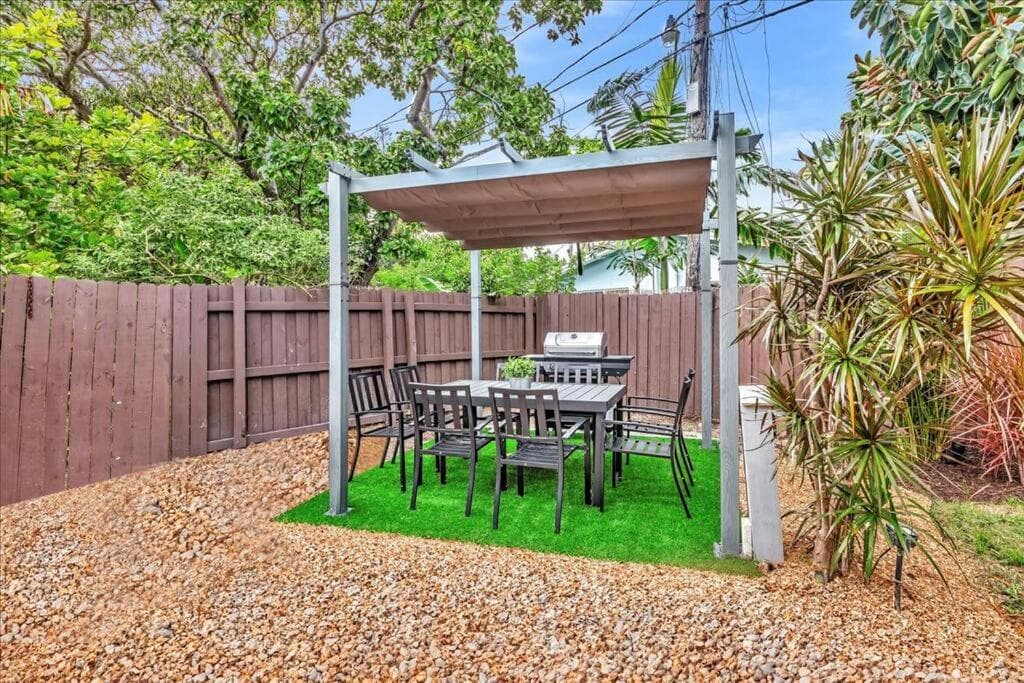 Sunny Days Getaway, 5BD Heated Pool Family Home! — 8
