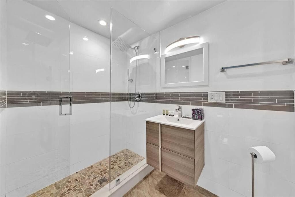 Sunny Days Getaway, Familie Zuhause mit beheiztem Pool, 5BD! — 16