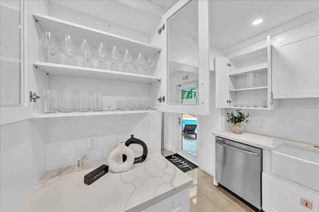 Sunny Days Getaway, 5BD Heated Pool Family Home! — 20