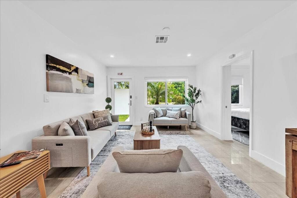Sunny Days Getaway, 5BD Heated Pool Family Home! — 21