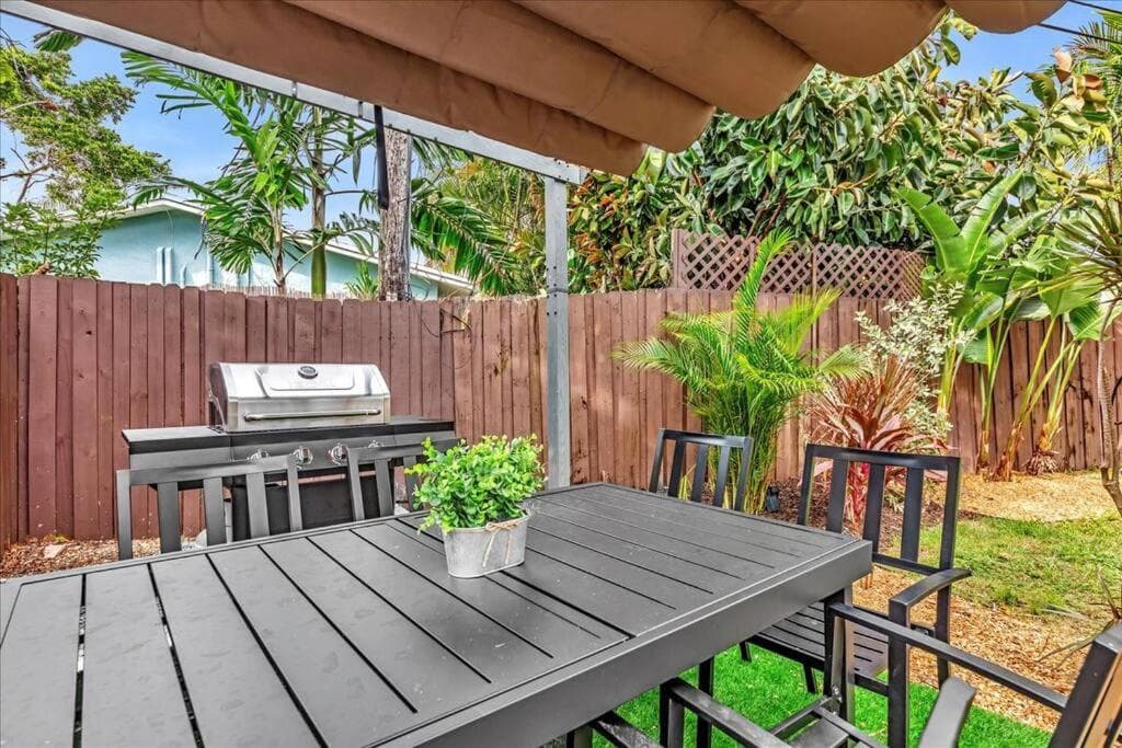 Sunny Days Getaway, 5BD Heated Pool Family Home! — 2
