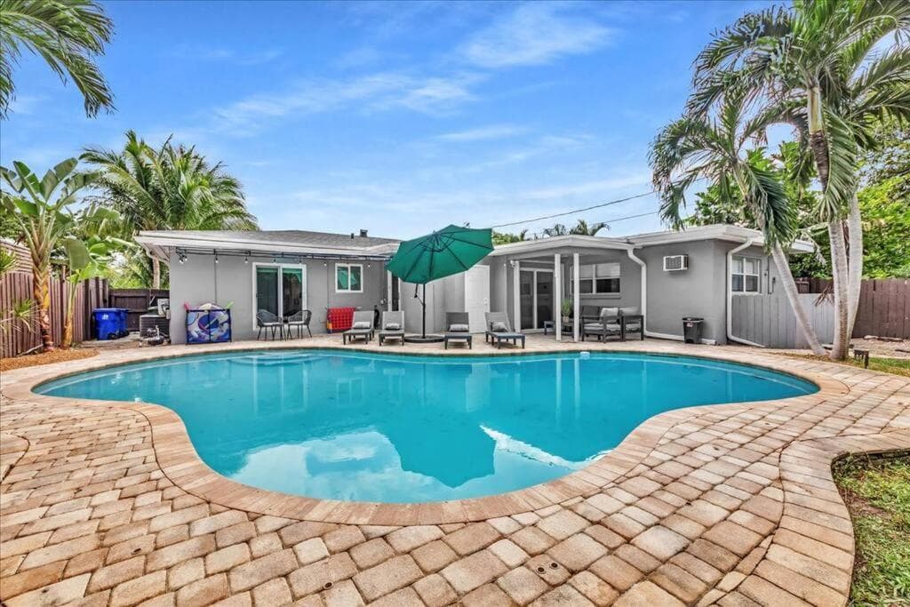 Sunny Days Getaway, Familie Zuhause mit beheiztem Pool, 5BD! — 3