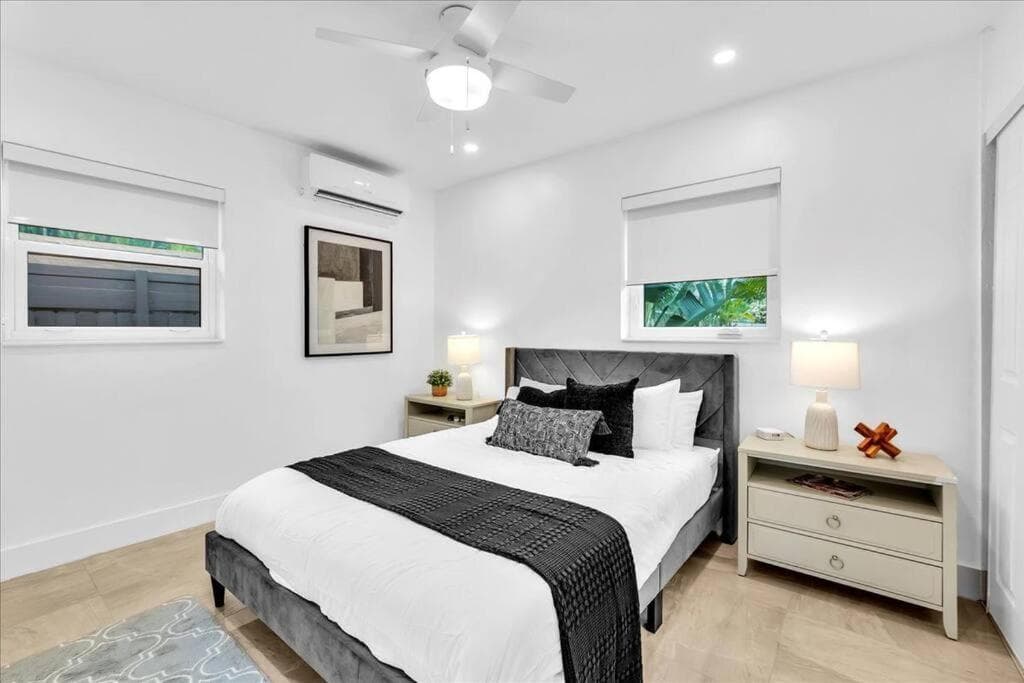 Sunny Days Getaway, 5BD Heated Pool Family Home! — 10