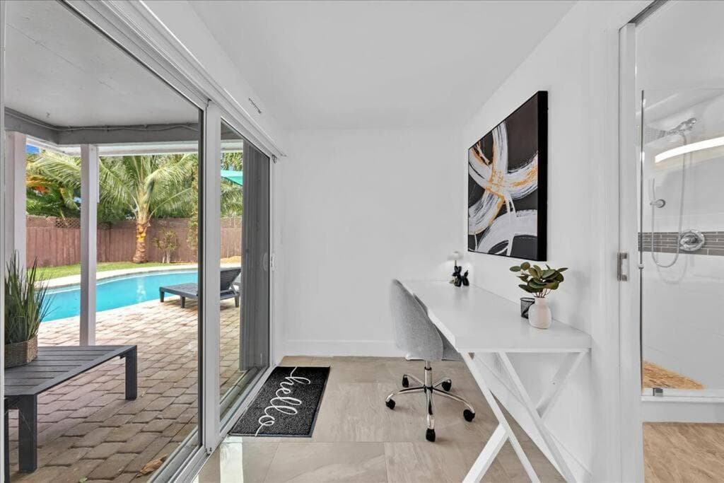 Sunny Days Getaway, 5BD Heated Pool Family Home! — 9