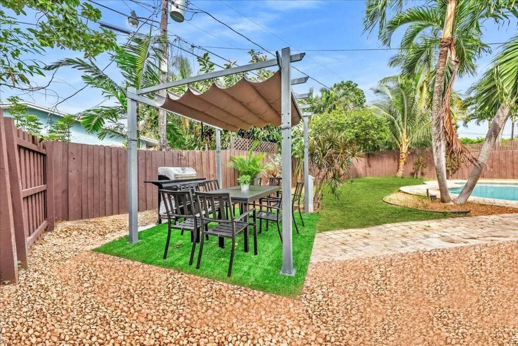 Sunny Days Getaway, 5BD Heated Pool Family Home! — 22