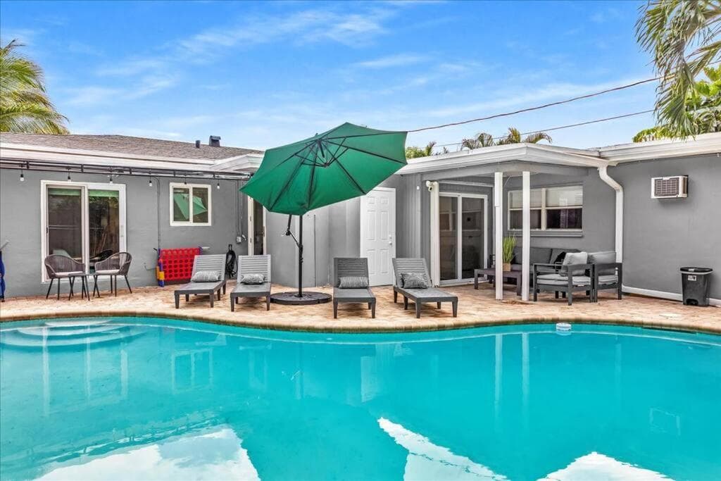 Sunny Days Getaway, Familie Zuhause mit beheiztem Pool, 5BD! — 10
