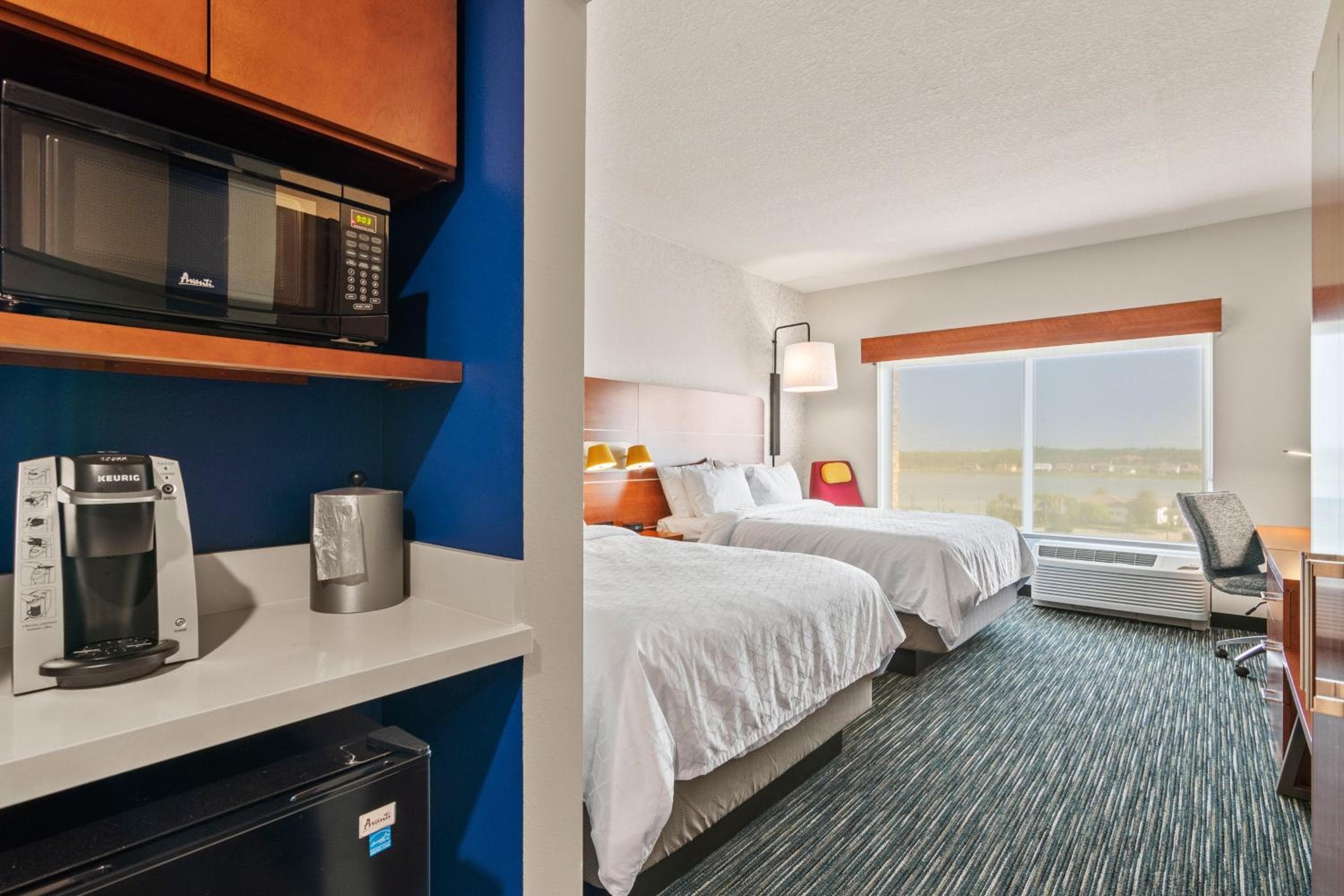 Holiday Inn Express & Suites Orlando- Lake Buena Vista by IHG — 14