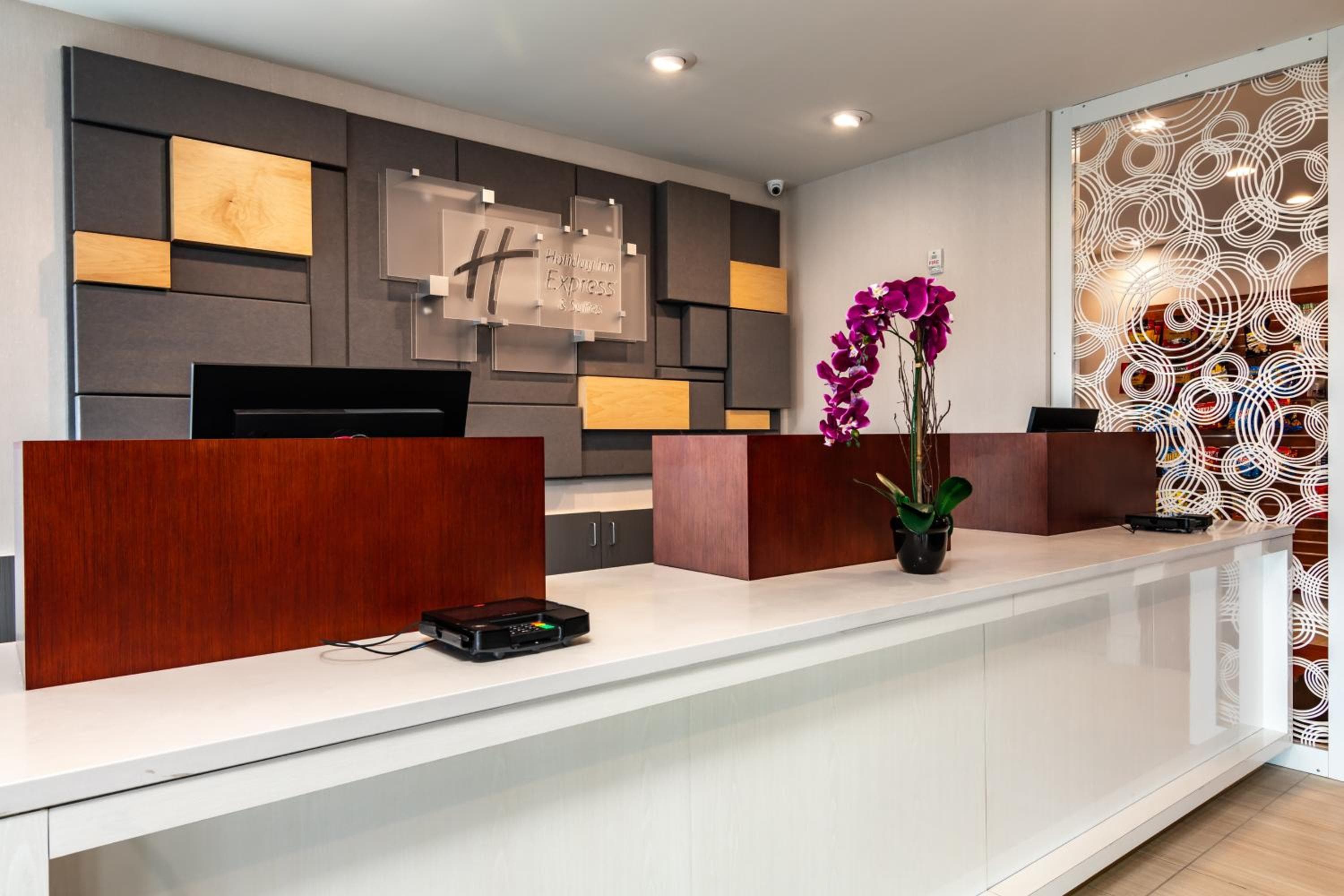 Holiday Inn Express & Suites Orlando- Lake Buena Vista by IHG — 22