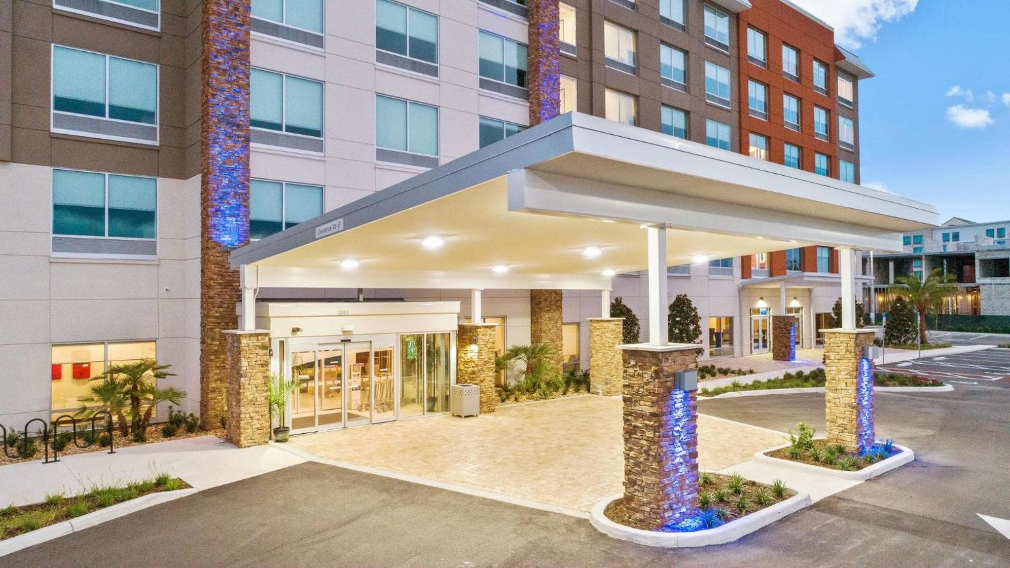 Holiday Inn Express & Suites Orlando- Lake Buena Vista by IHG — 13