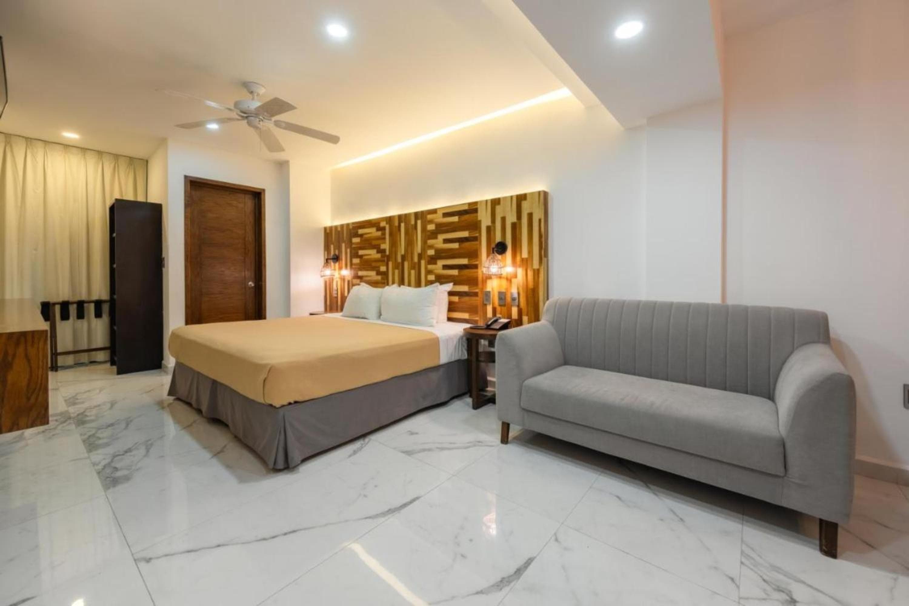 Collection o hotel Marvic — 29