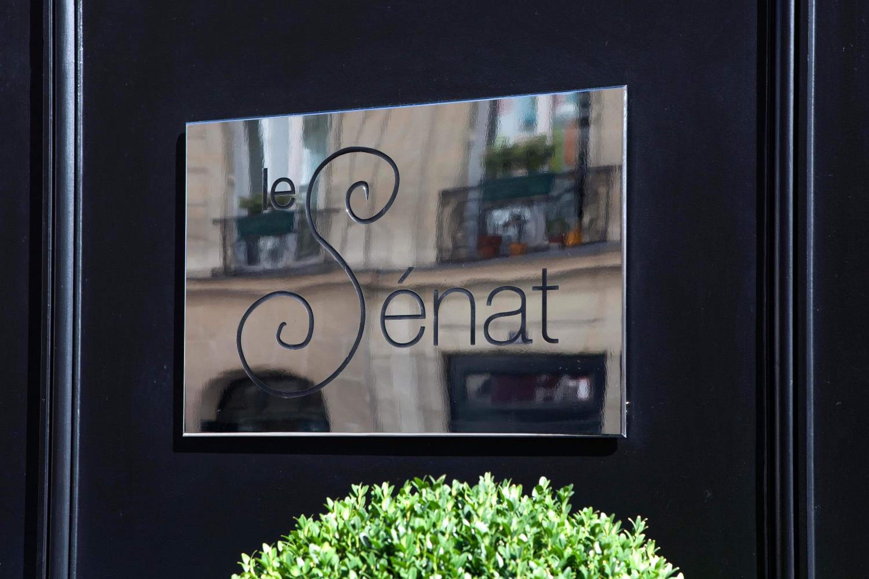 Le Senat — 27
