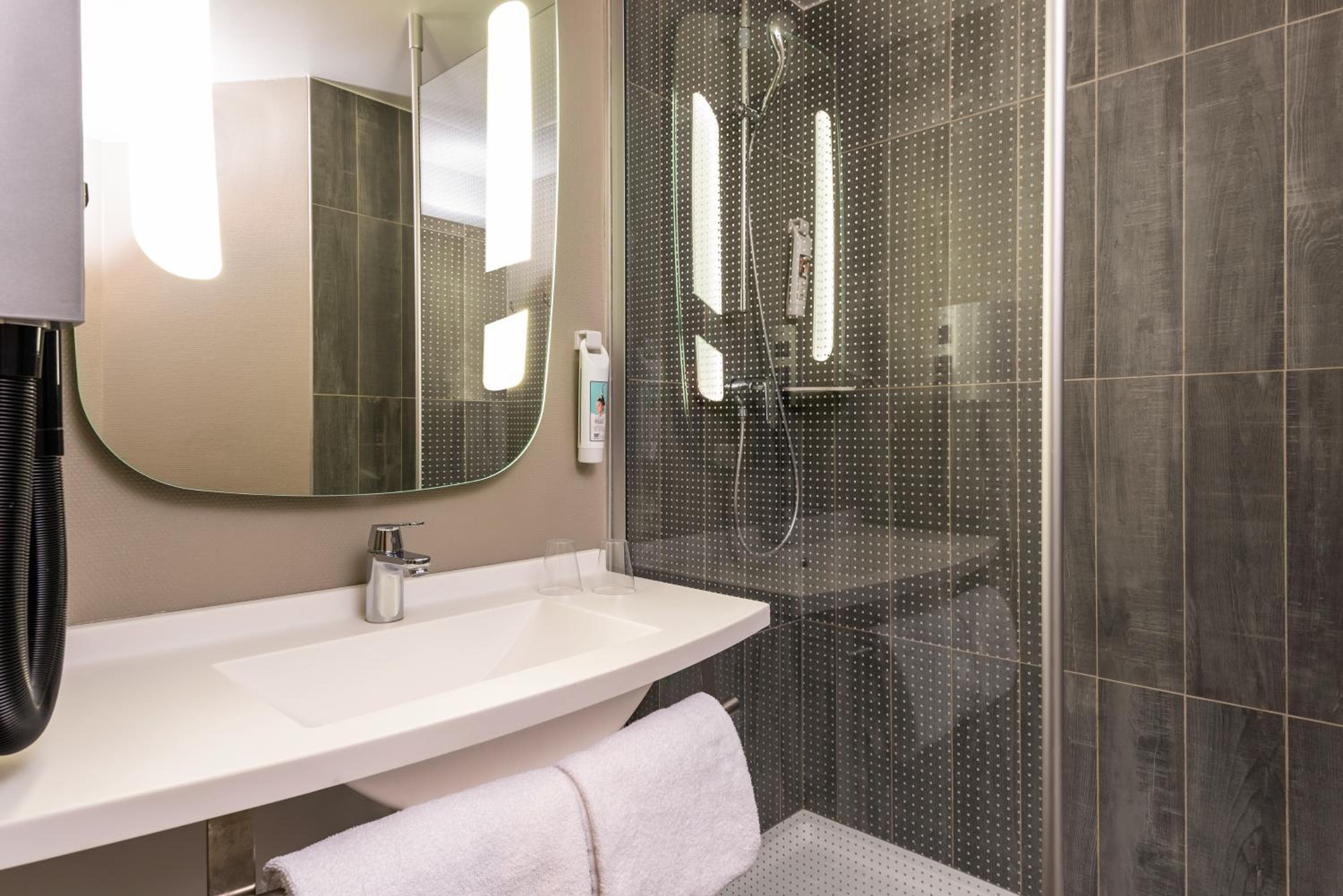 ibis Amsterdam Centre — 8