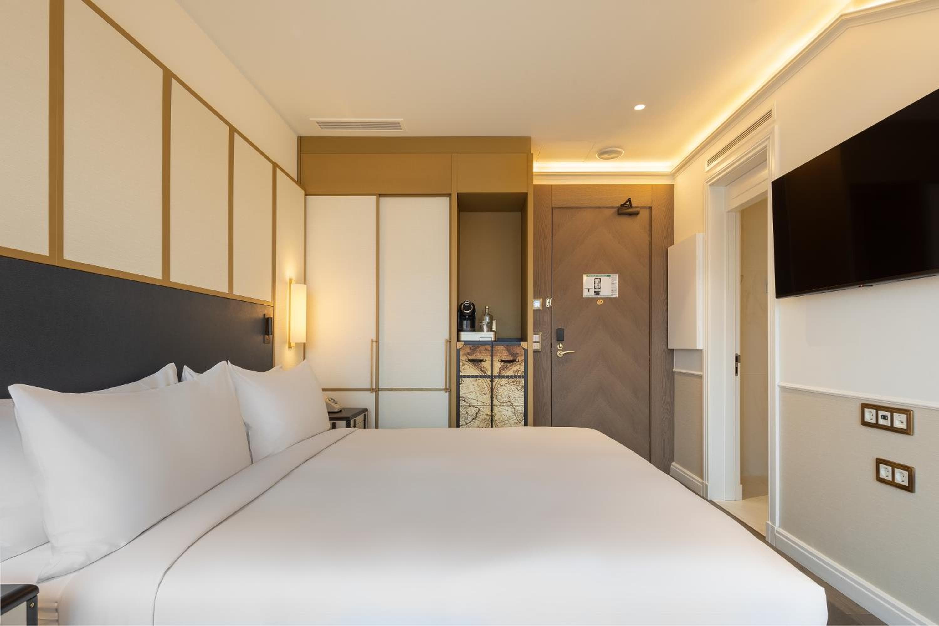 The Emerald House Lisbon - Curio Collection By Hilton — 15