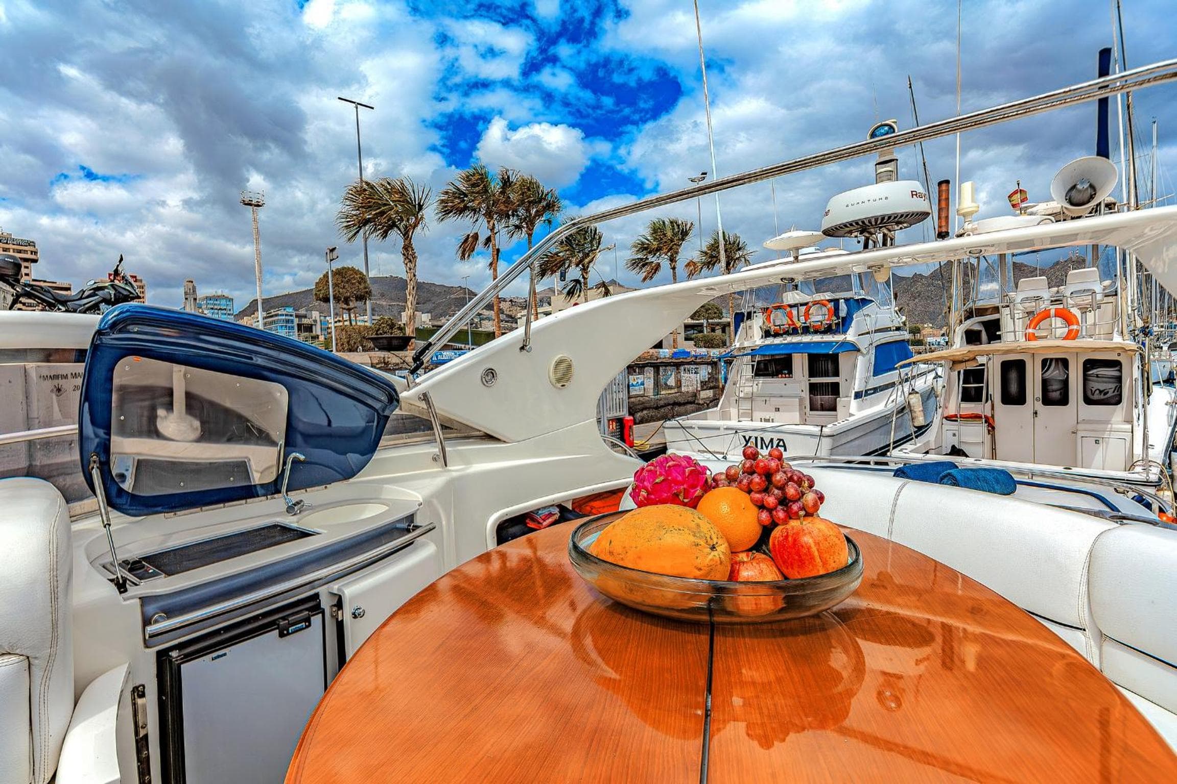 Luxury Yacht Santa Cruz de Tenerife — 1