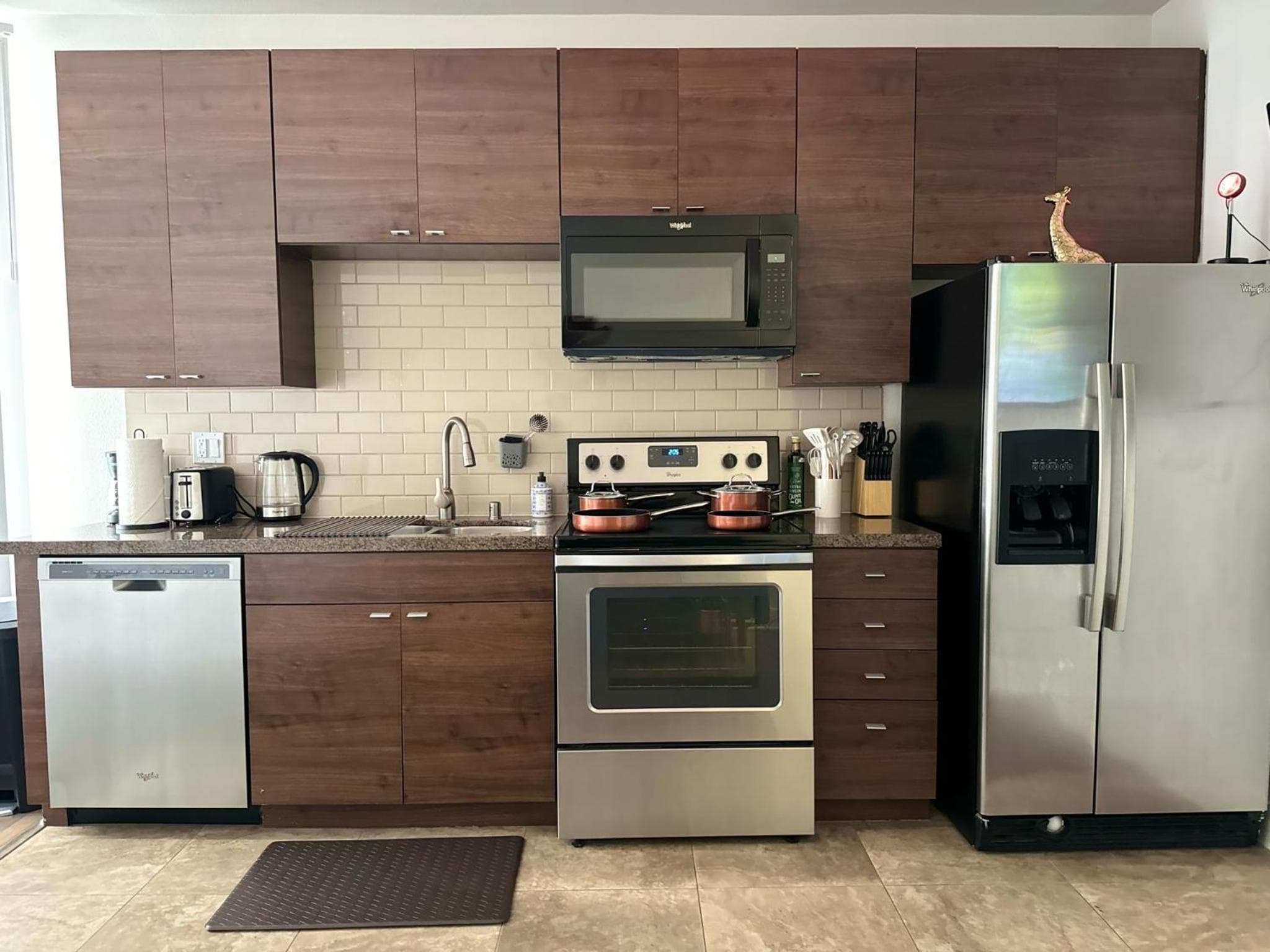 Exclusive Suites in MDR-Venice with Pool, GYM & HotTub — 4