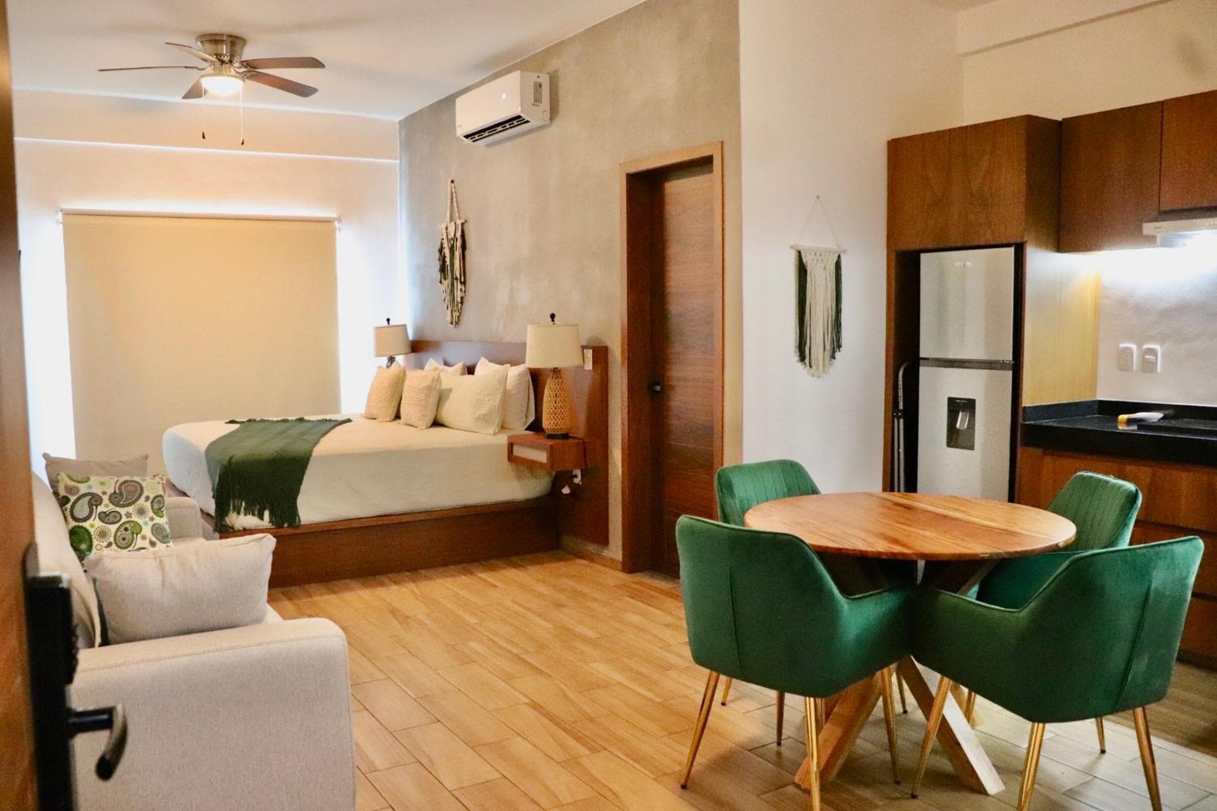 Sunset Kin Beach Apartments — 28