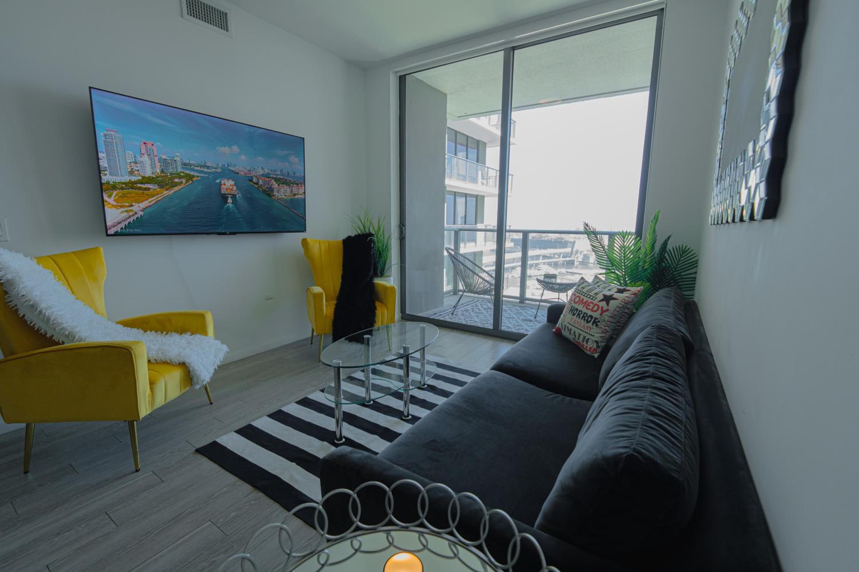 X Lounge IV-Skyline Corner Residence — 13