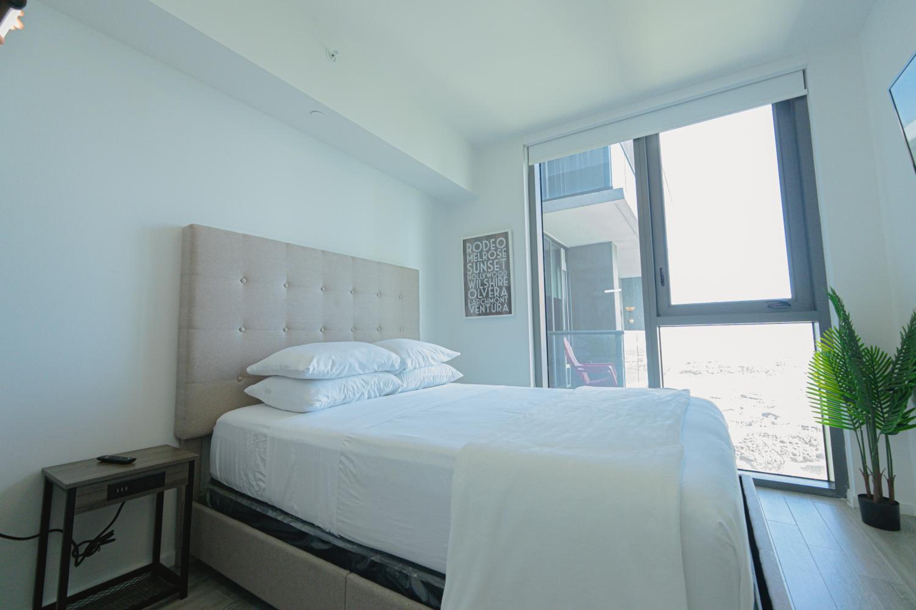 X Lounge IV-Skyline Corner Residence — 25