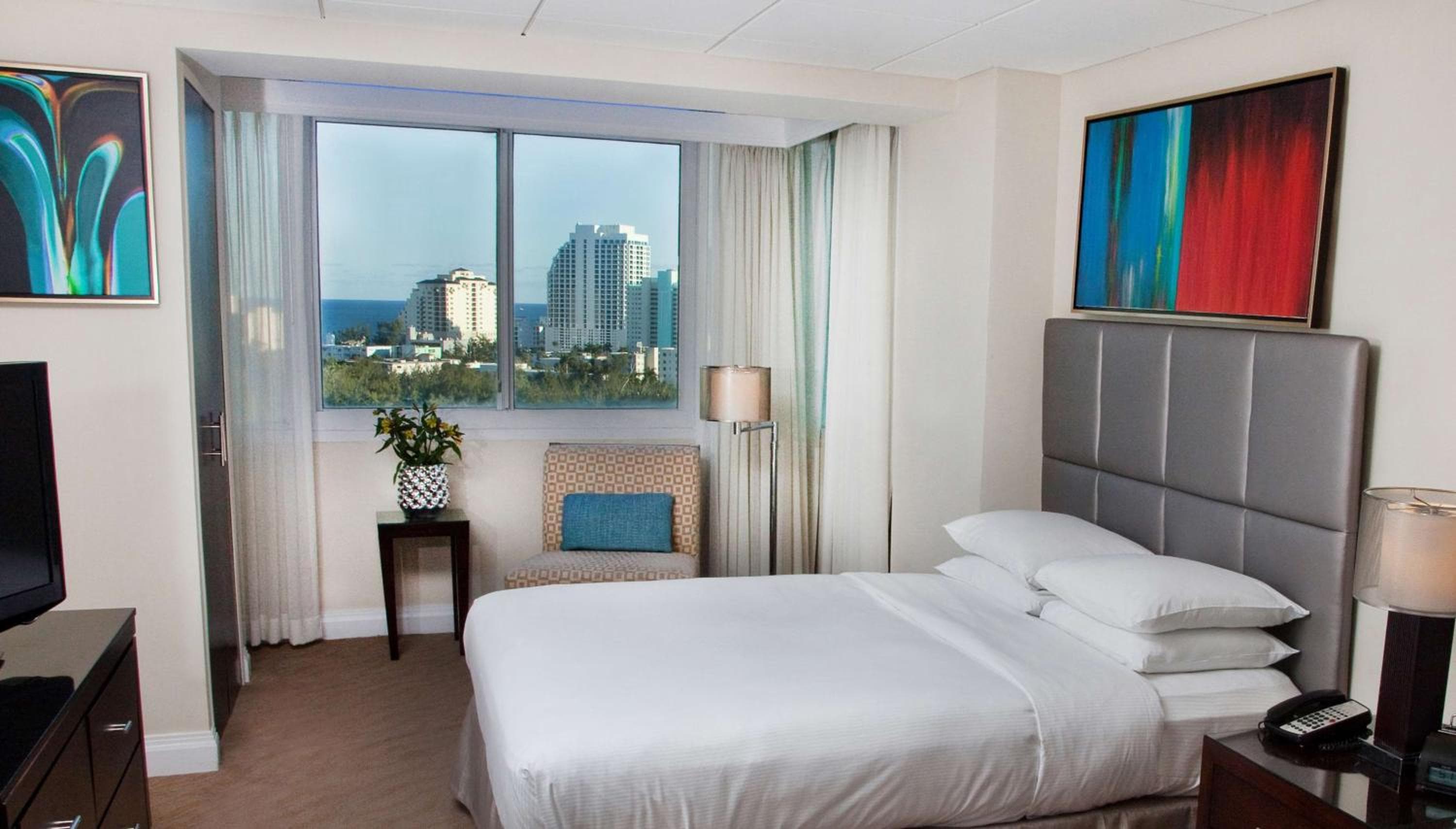 GALLERY One - A DoubleTree Suites by Hilton Hotel — 27