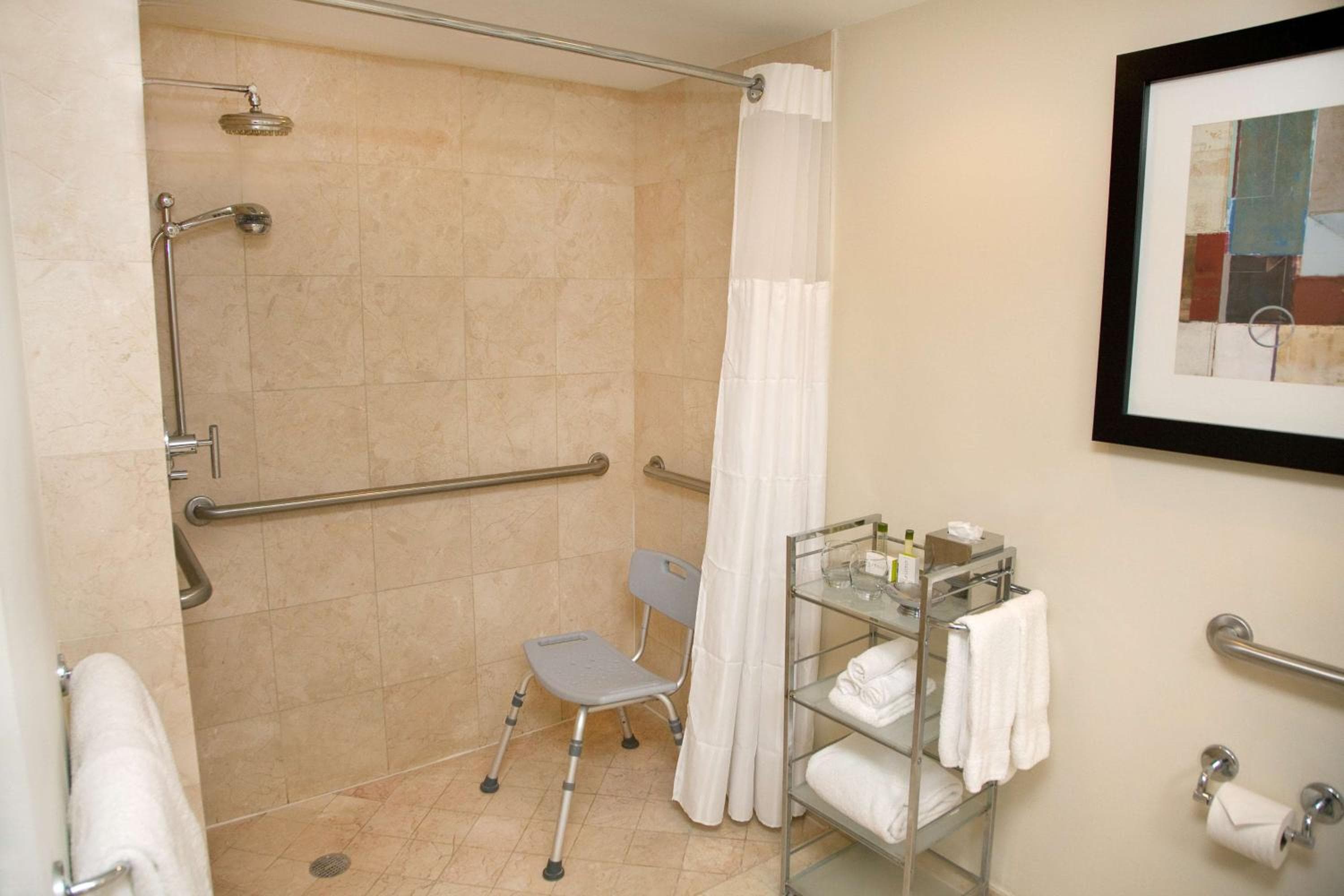 GALLERY One - A DoubleTree Suites by Hilton Hotel — 3