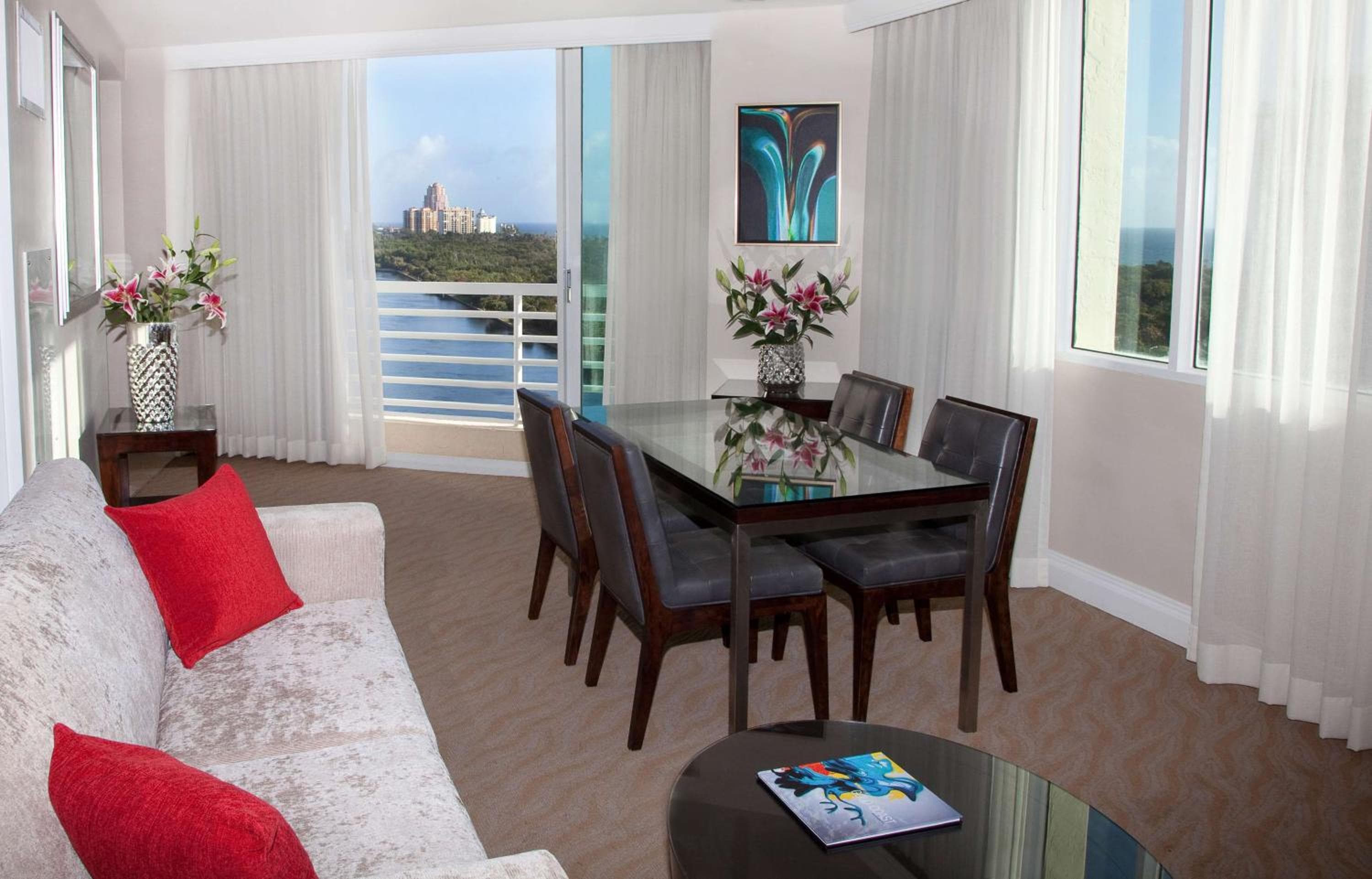 GALLERY One - A DoubleTree Suites by Hilton Hotel — 16