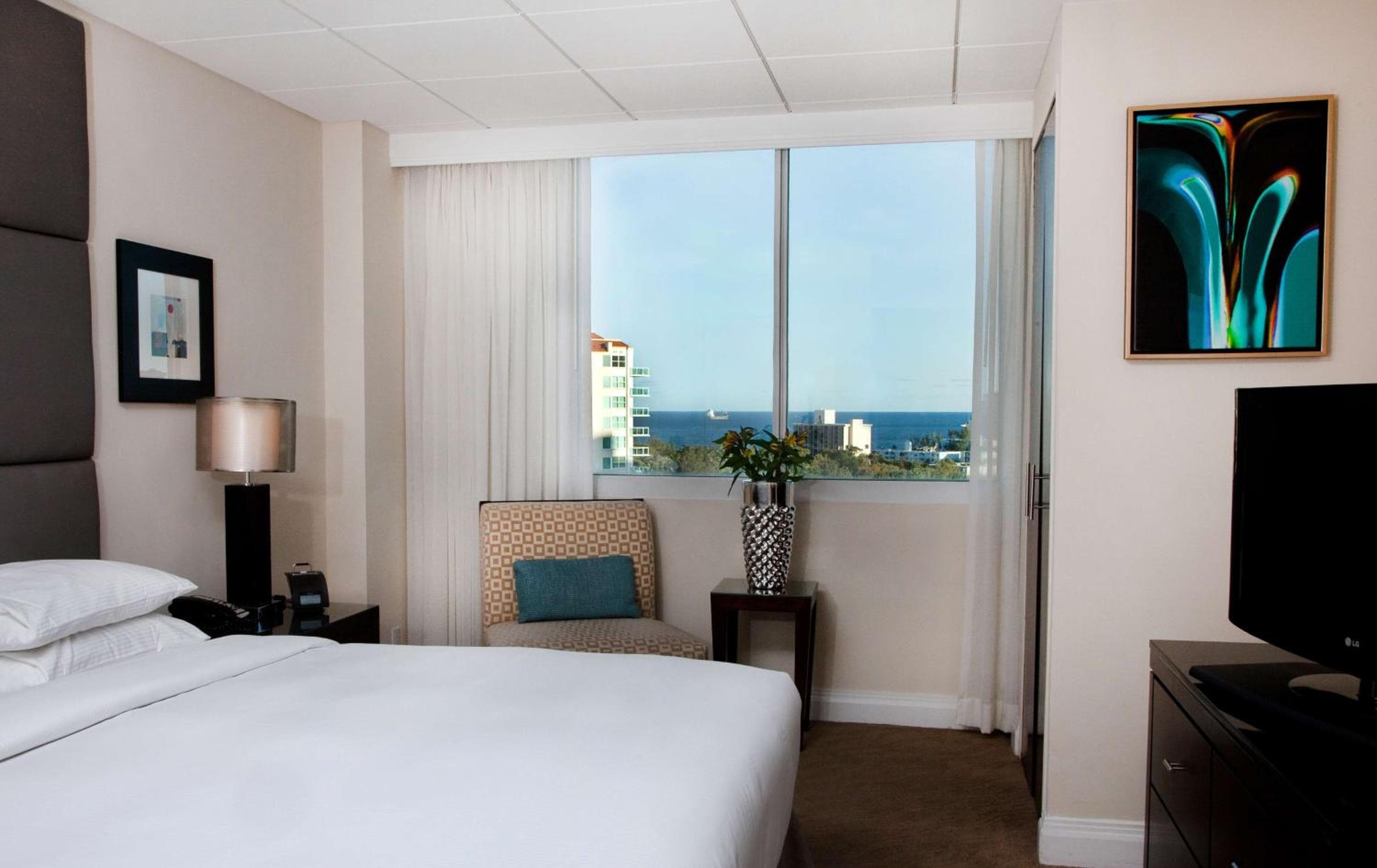 GALLERY One - A DoubleTree Suites by Hilton Hotel — 22