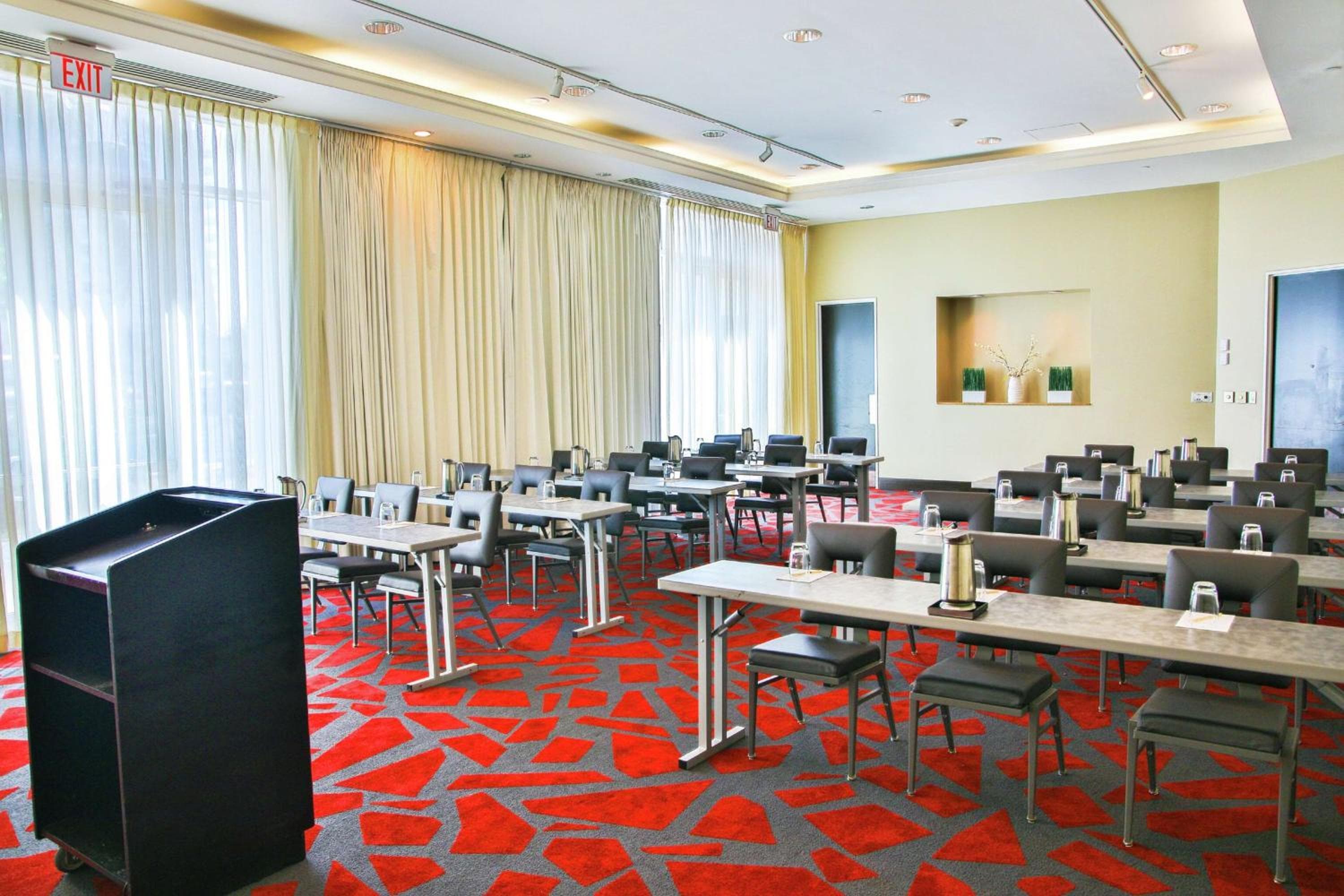 GALLERY One - A DoubleTree Suites by Hilton Hotel — 30