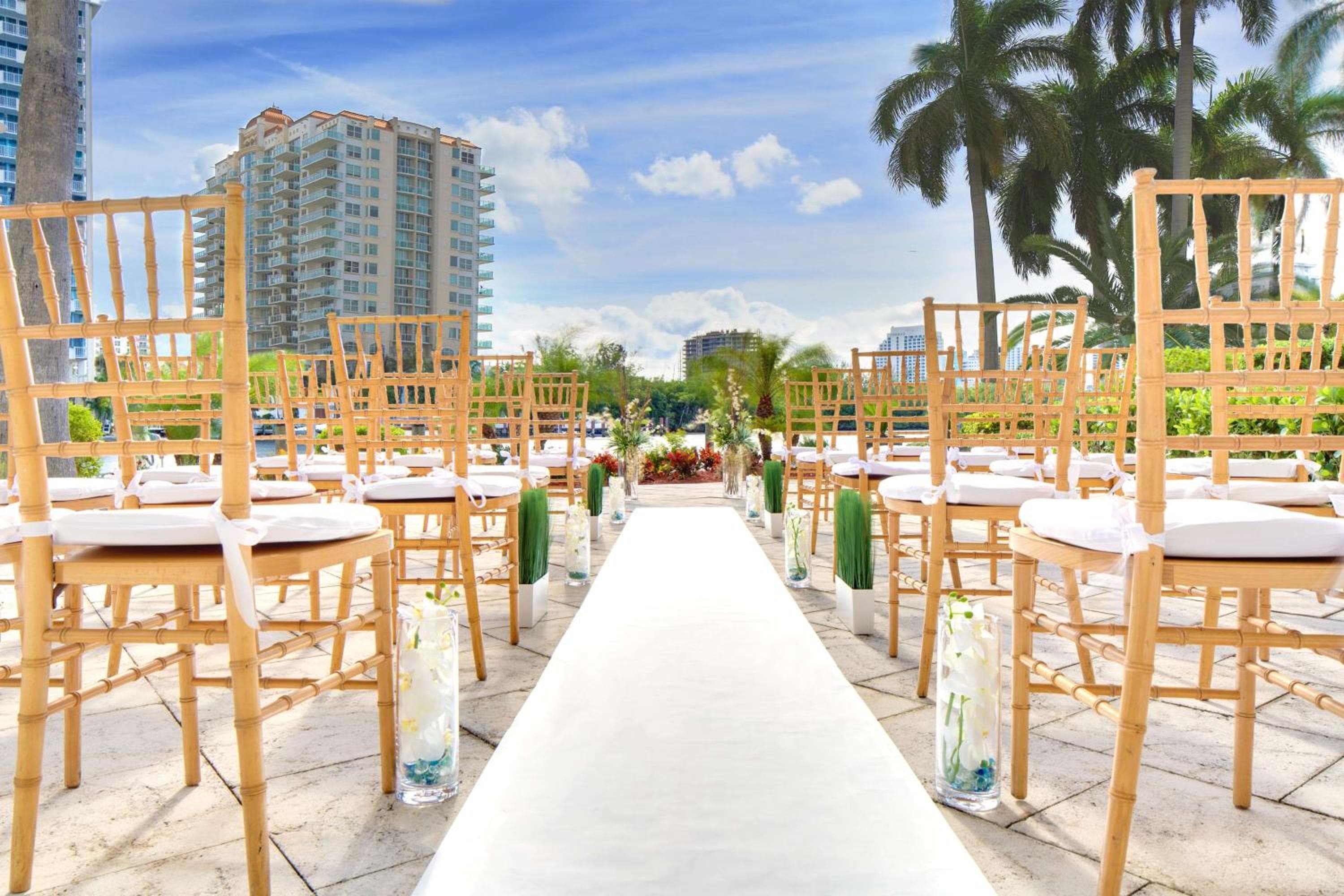 GALLERY One - A DoubleTree Suites by Hilton Hotel — 24