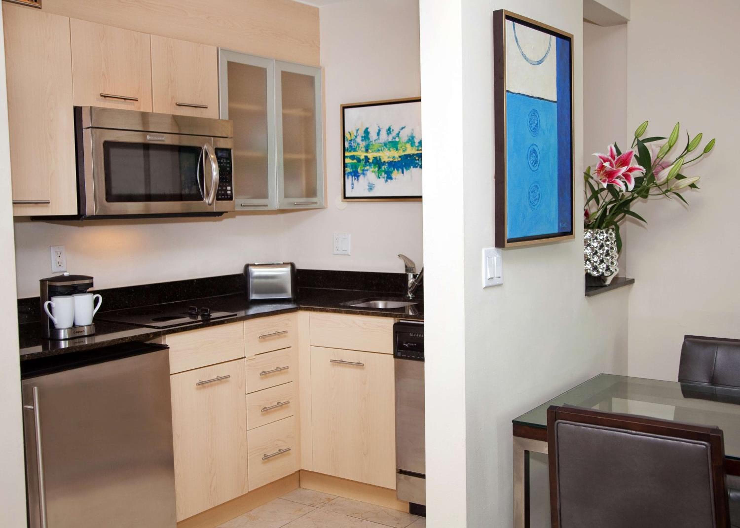 GALLERY One - A DoubleTree Suites by Hilton Hotel — 10