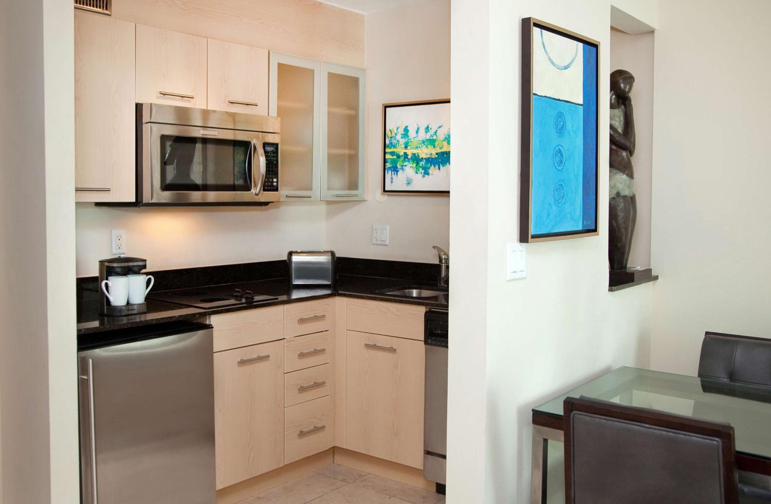 GALLERY One - A DoubleTree Suites by Hilton Hotel — 18