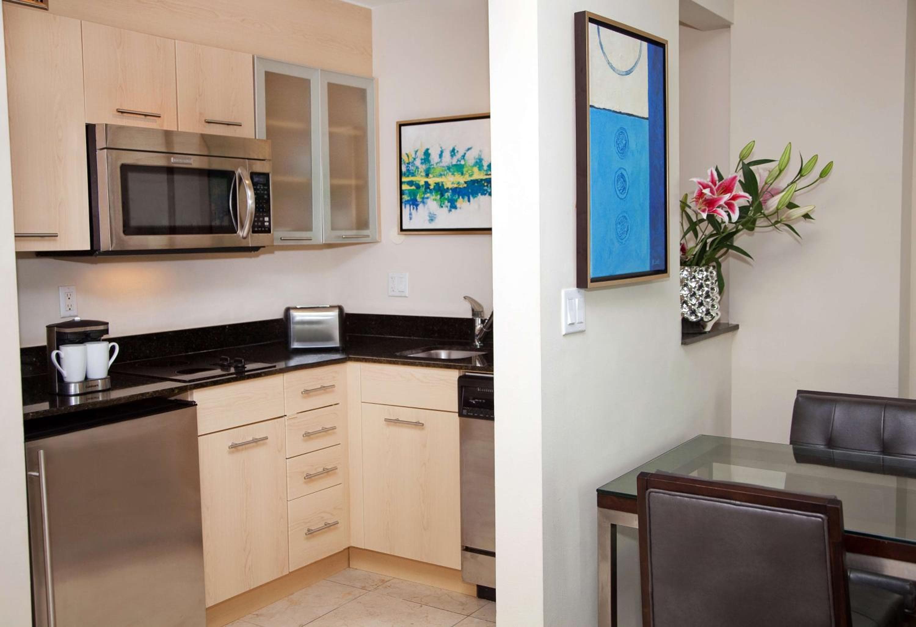 GALLERY One - A DoubleTree Suites by Hilton Hotel — 21