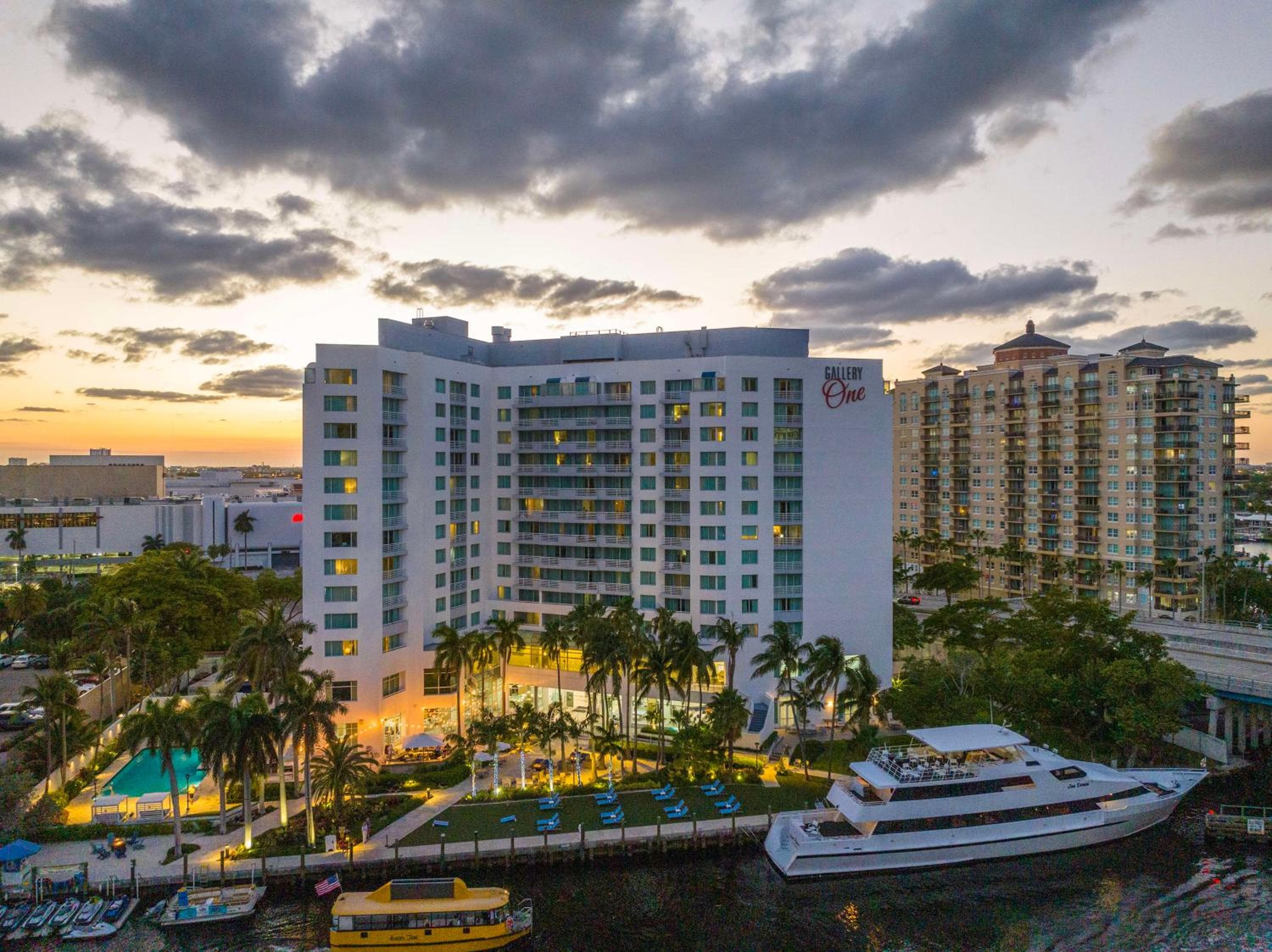 GALLERY One - A DoubleTree Suites by Hilton Hotel — 20