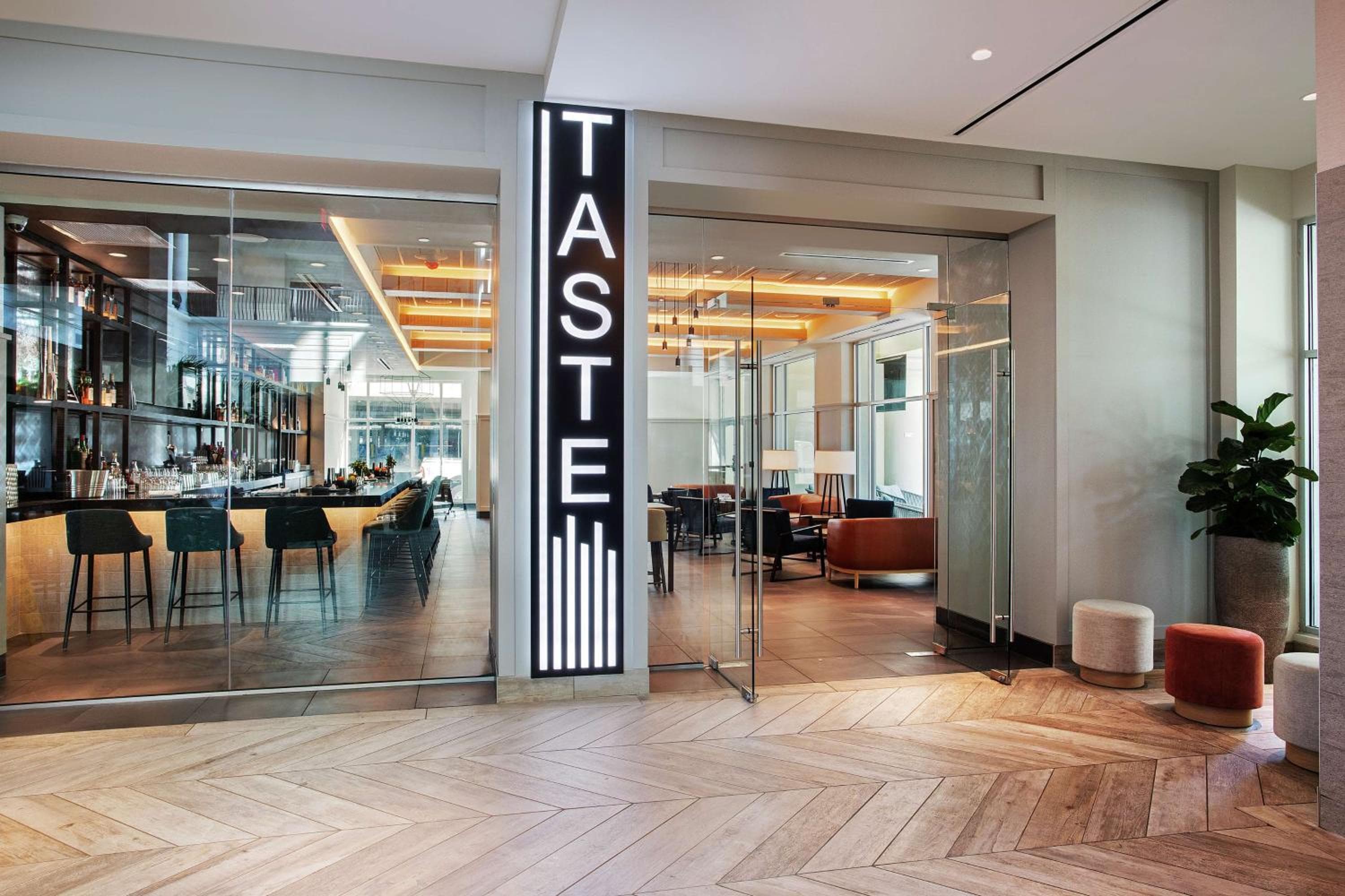 Embassy Suites by Hilton Tampa Downtown Convention Center — 24