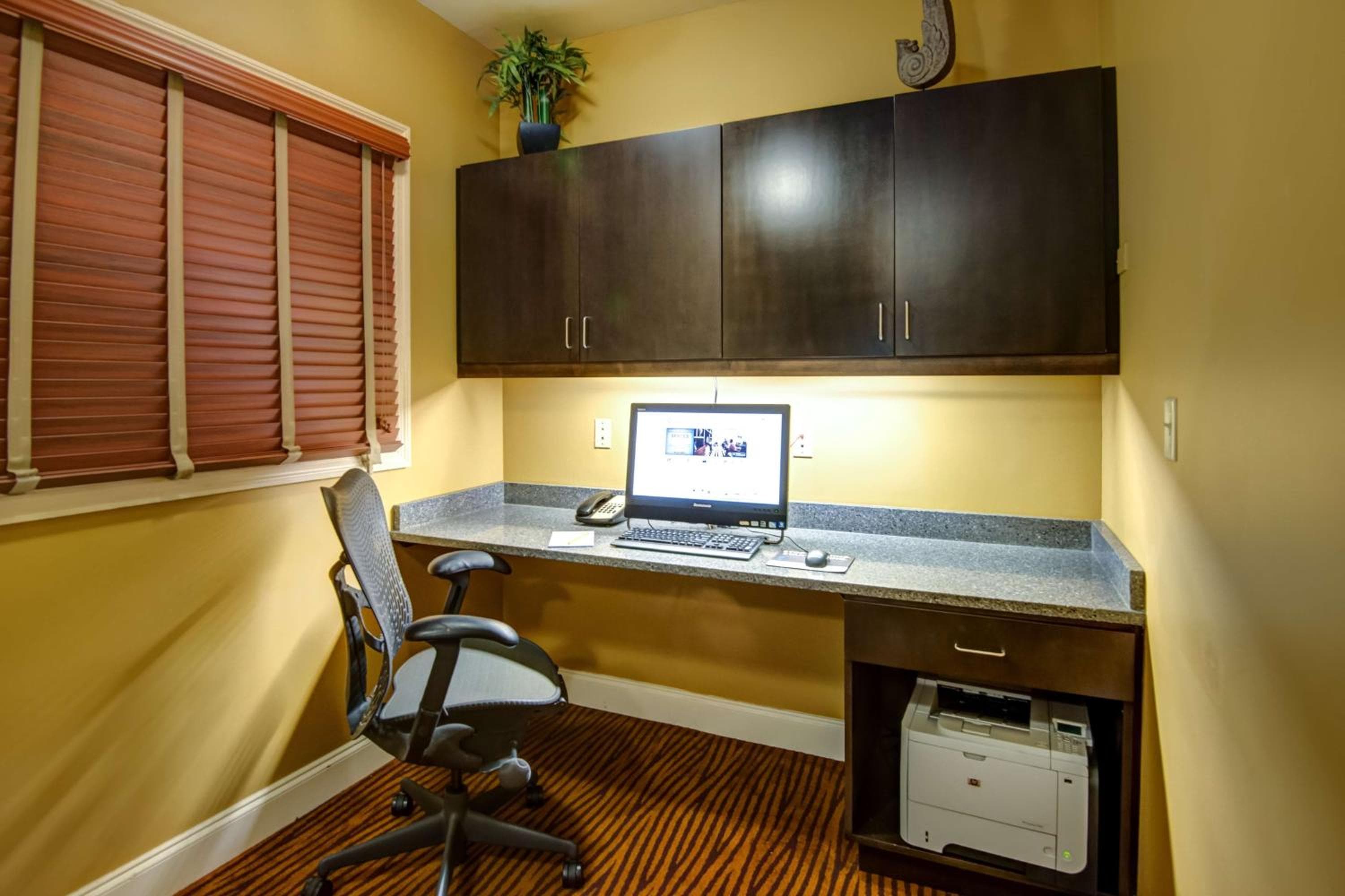 Hilton Garden Inn Tampa Ybor Historic District — 25