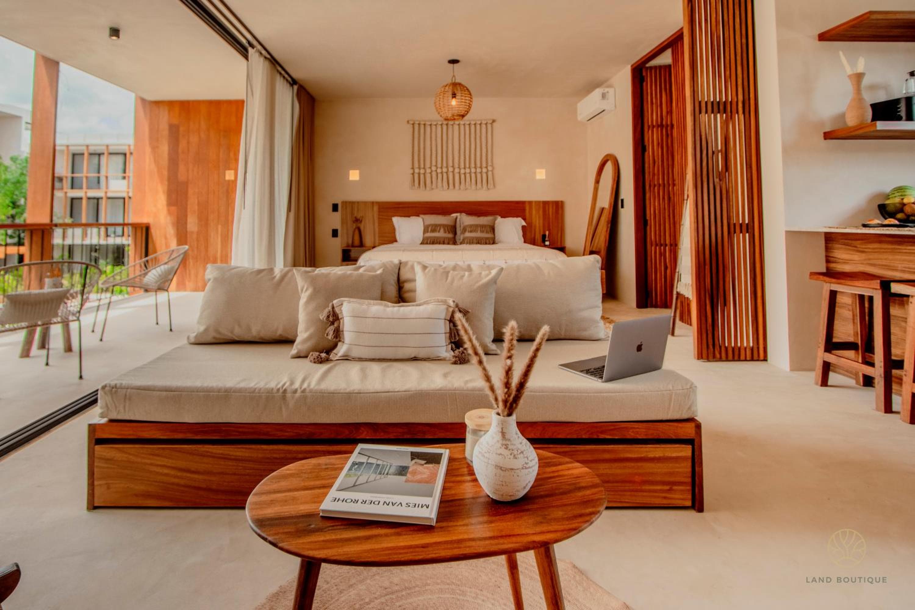 Muunek by Land Boutique — 5