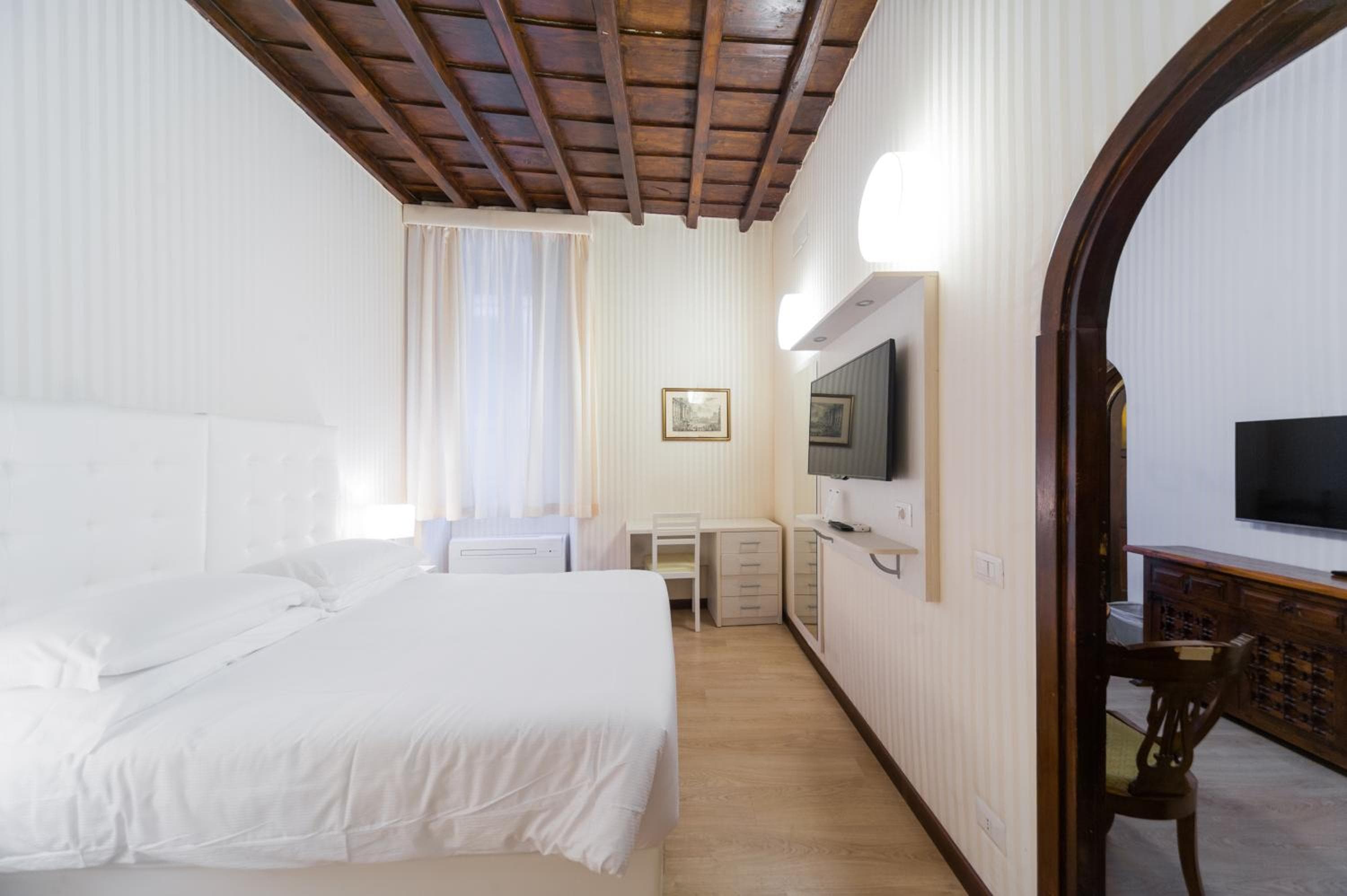 Trevi 41 Hotel — 9
