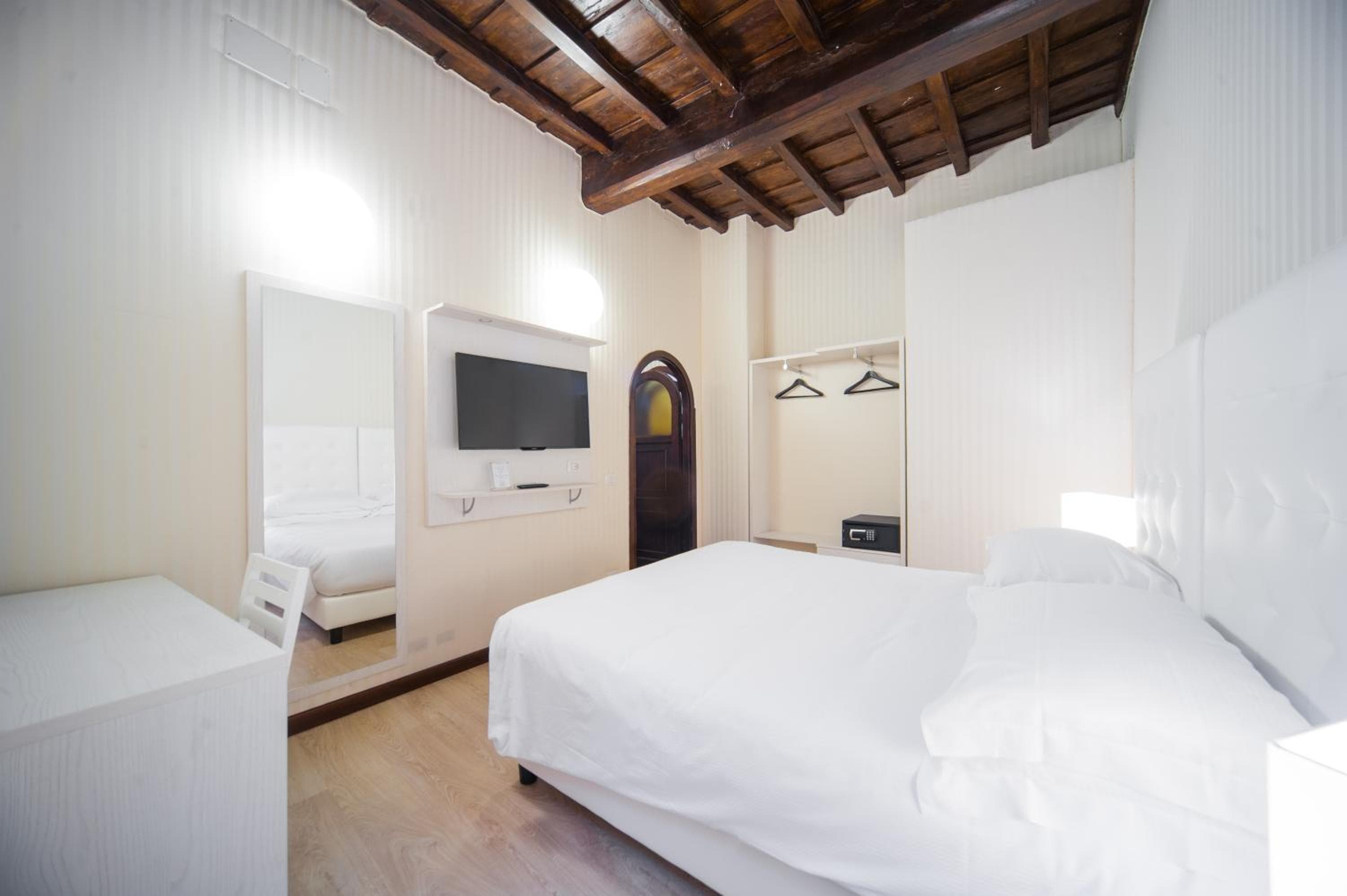 Trevi 41 Hotel — 14