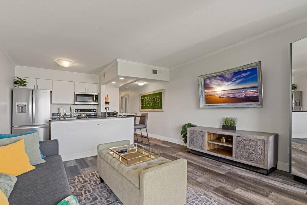 Waterfront Balcony Pool AC Smart TV — 21