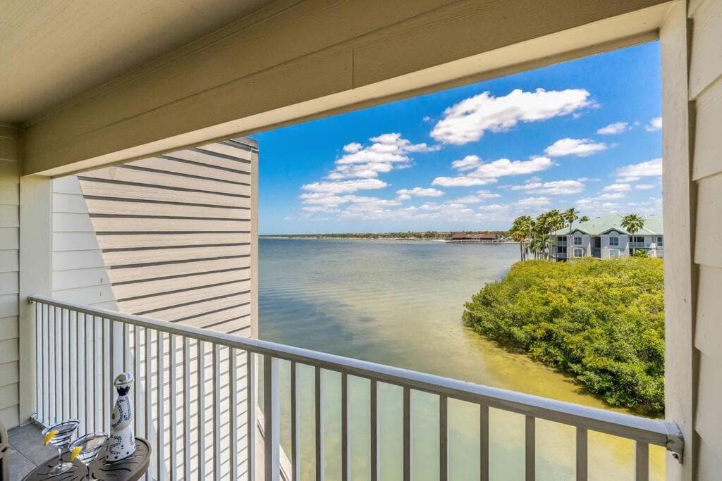 Wasserblick Balkon Pool Klimaanlage Smart-TV — 3