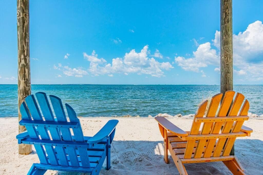 Waterfront Balcony Pool AC Smart TV — 20
