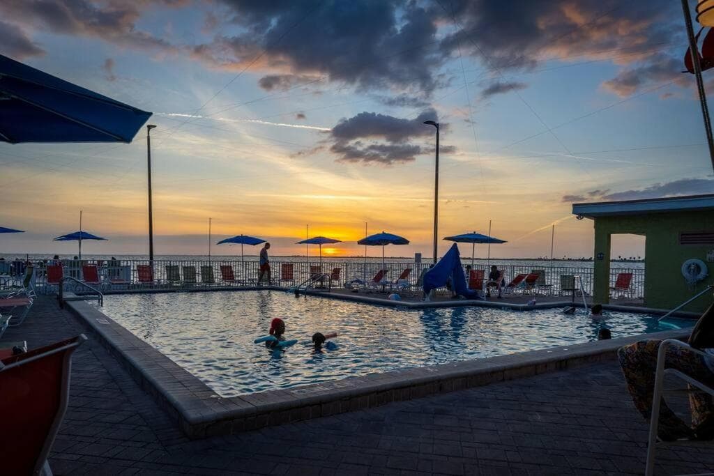 Wasserblick Balkon Pool Klimaanlage Smart-TV — 11