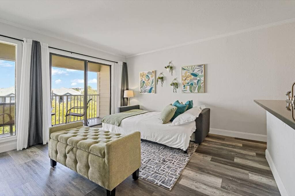 Waterfront Balcony Pool AC Smart TV — 18